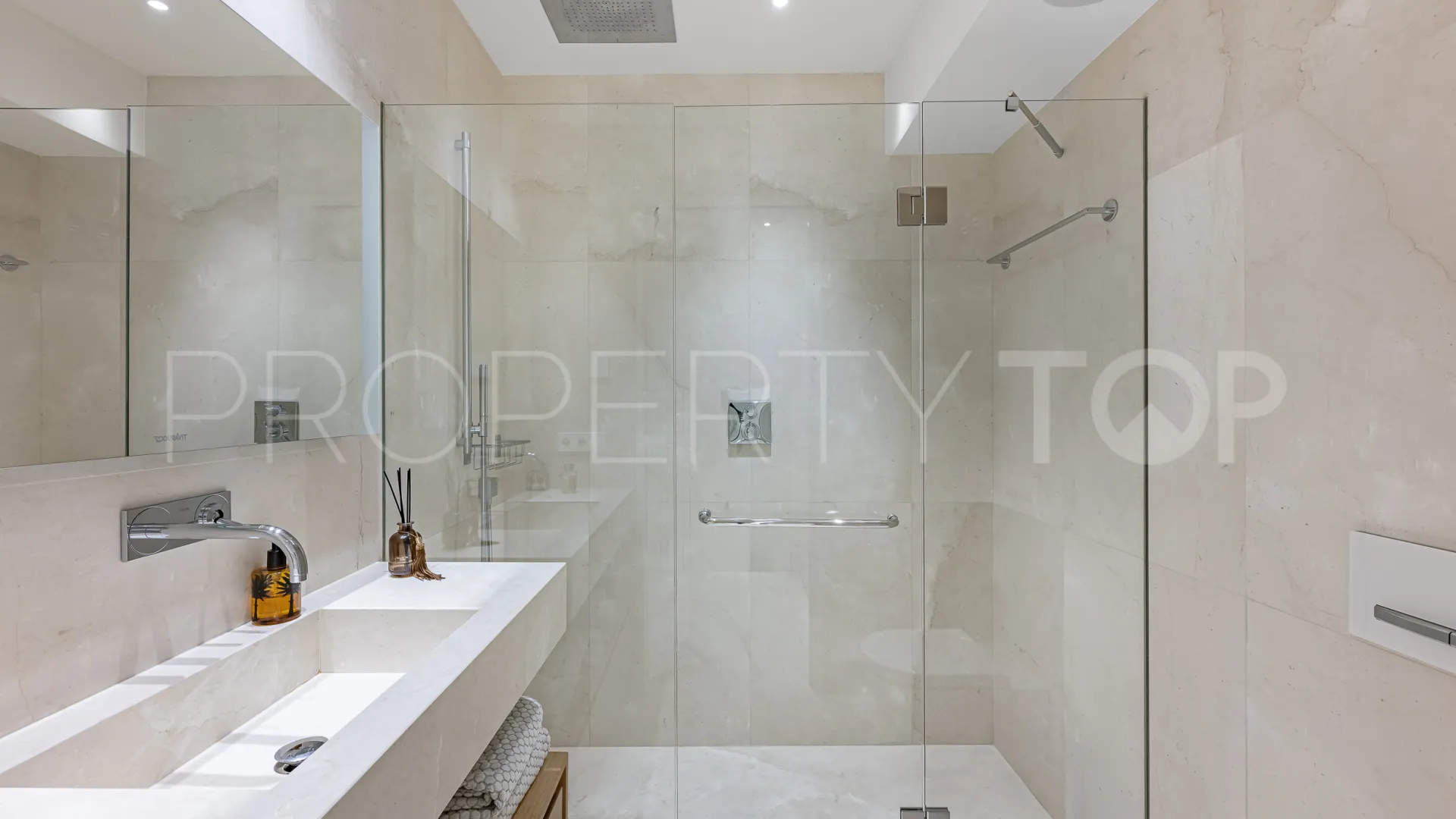For sale 3 bedrooms apartment in Grand View