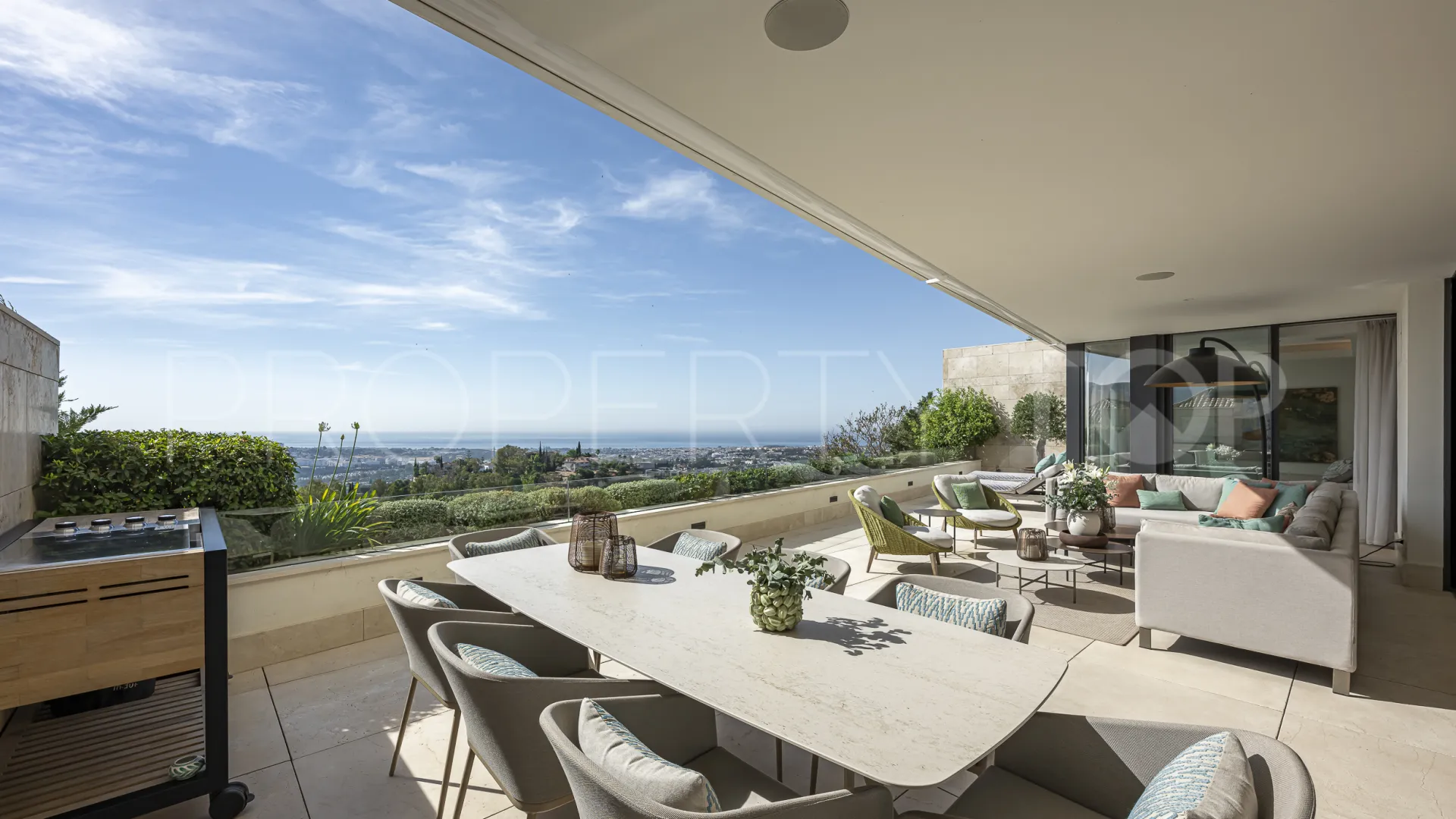 For sale 3 bedrooms apartment in Grand View