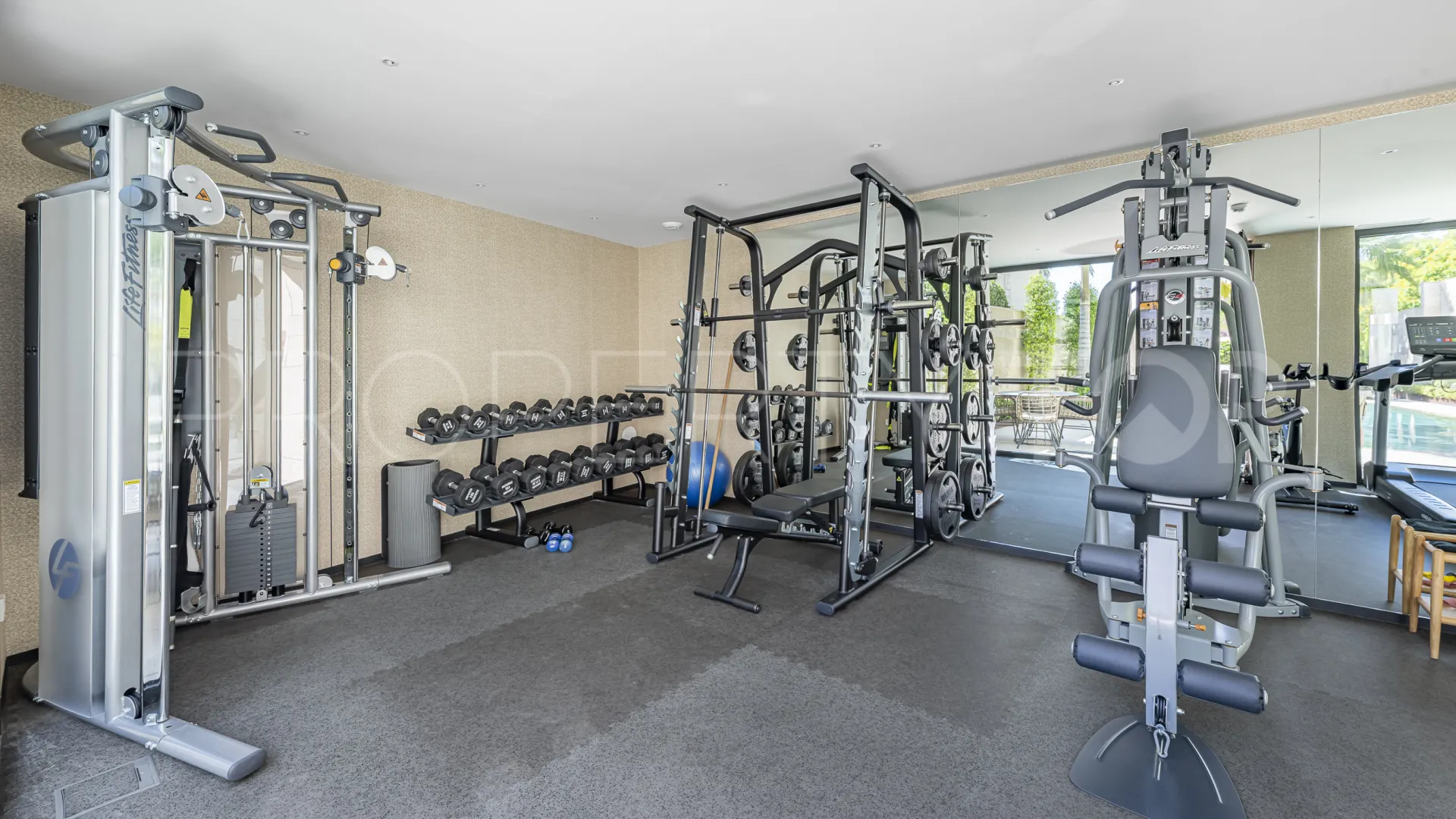 For sale 3 bedrooms apartment in Grand View