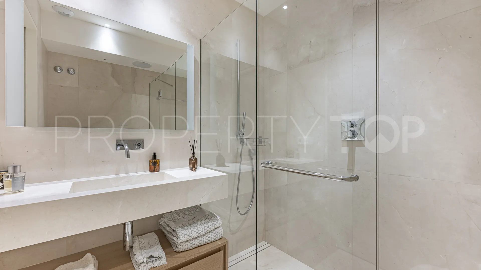 For sale 3 bedrooms apartment in Grand View