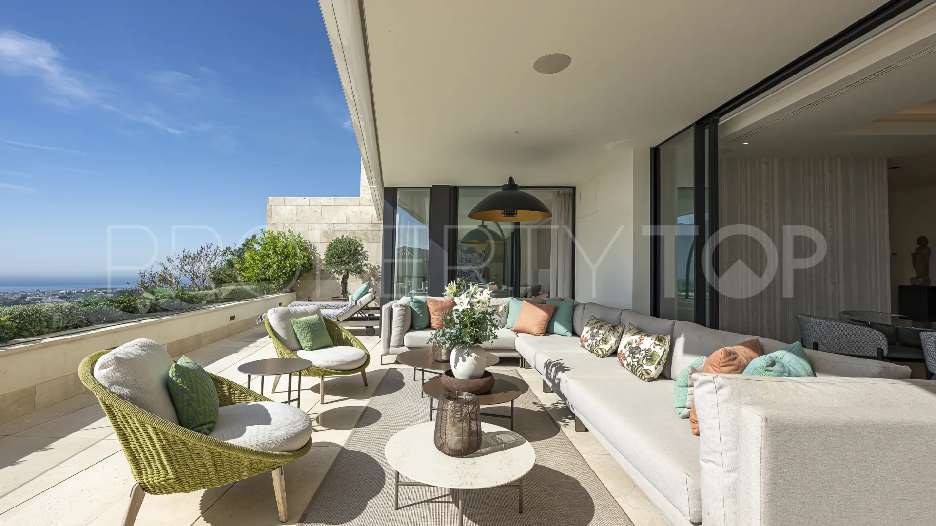 For sale 3 bedrooms apartment in Grand View