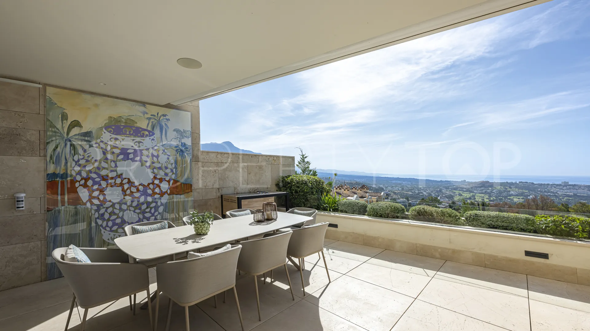 For sale 3 bedrooms apartment in Grand View