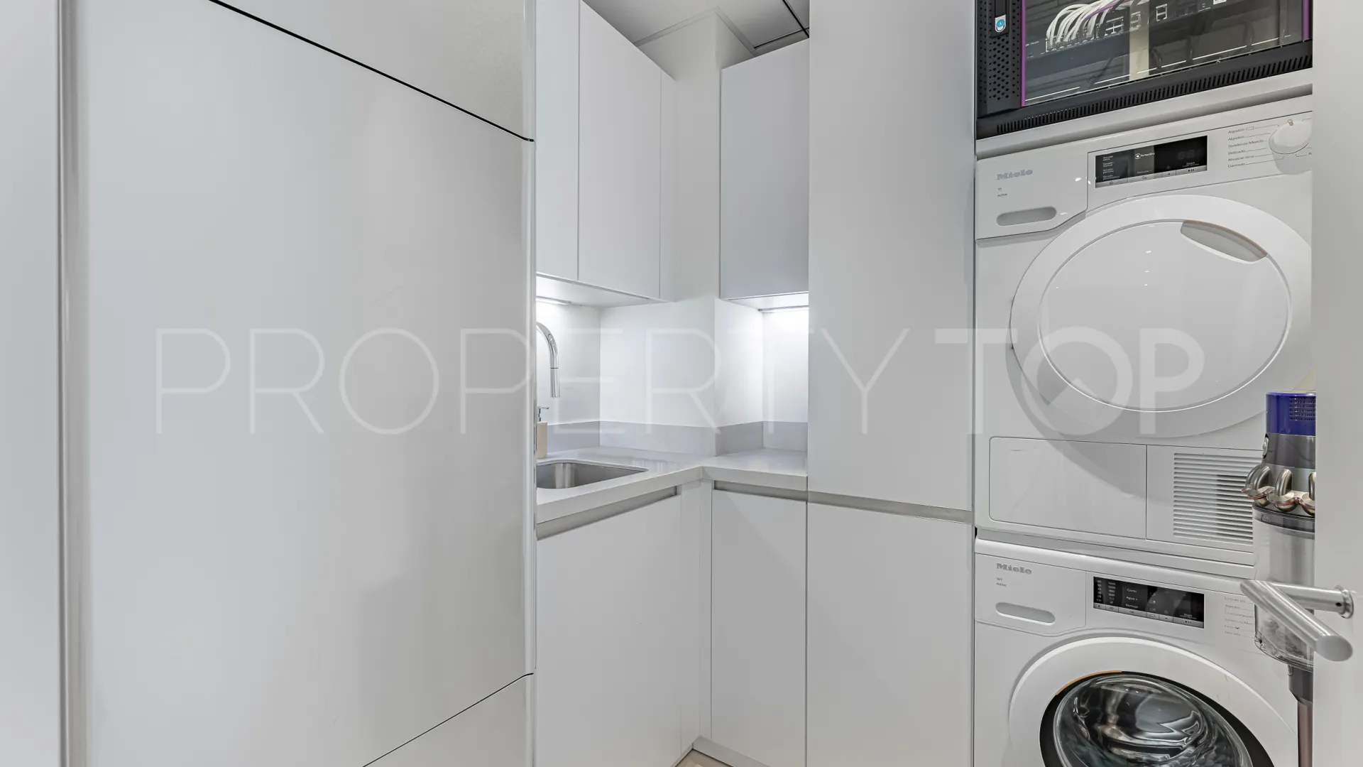 For sale 3 bedrooms apartment in Grand View