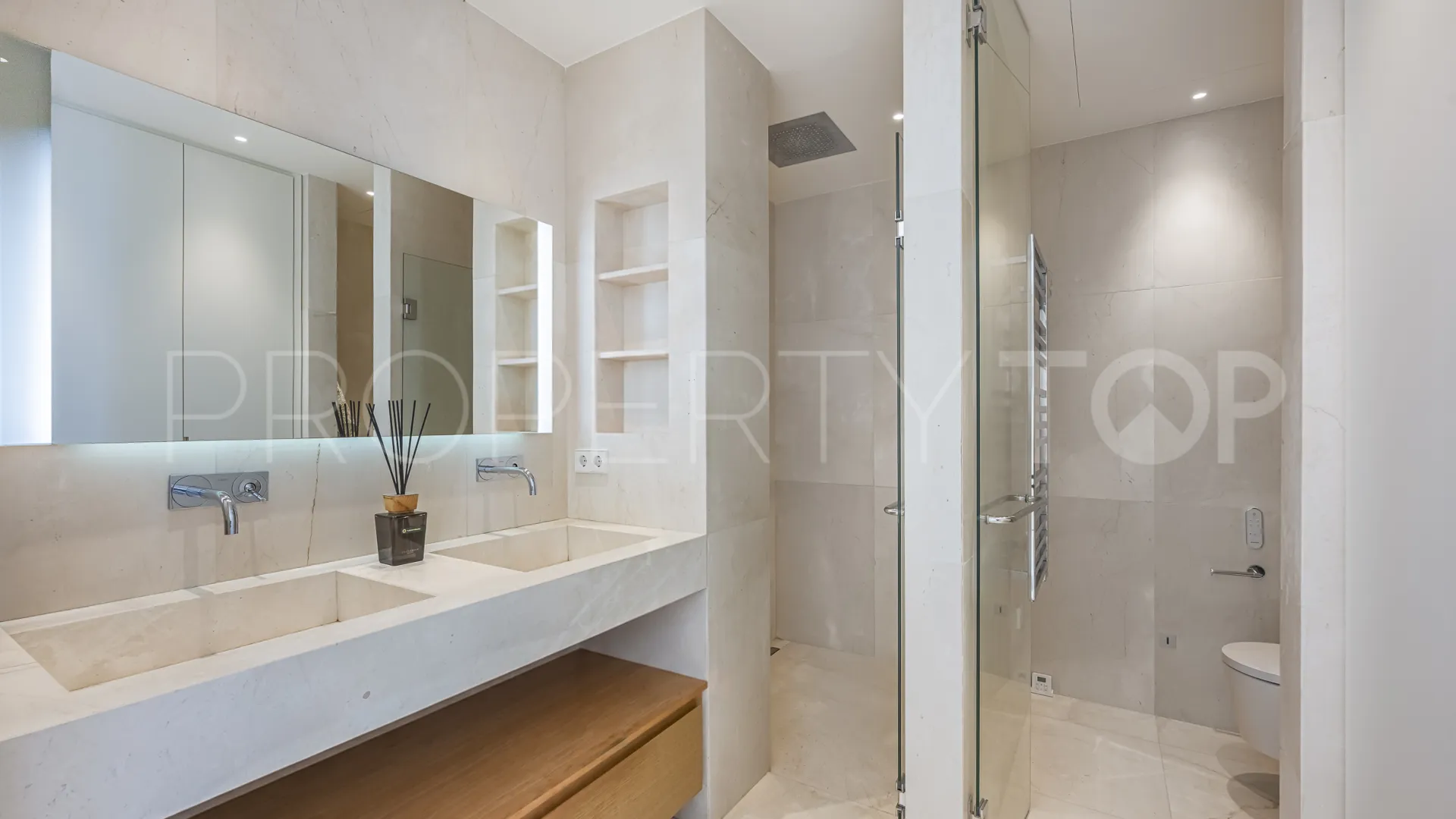 For sale 3 bedrooms apartment in Grand View