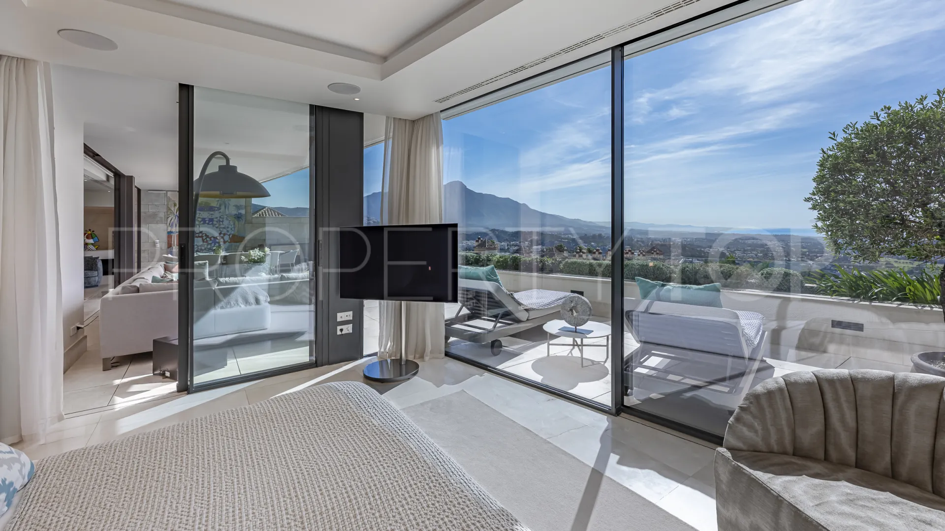 For sale 3 bedrooms apartment in Grand View