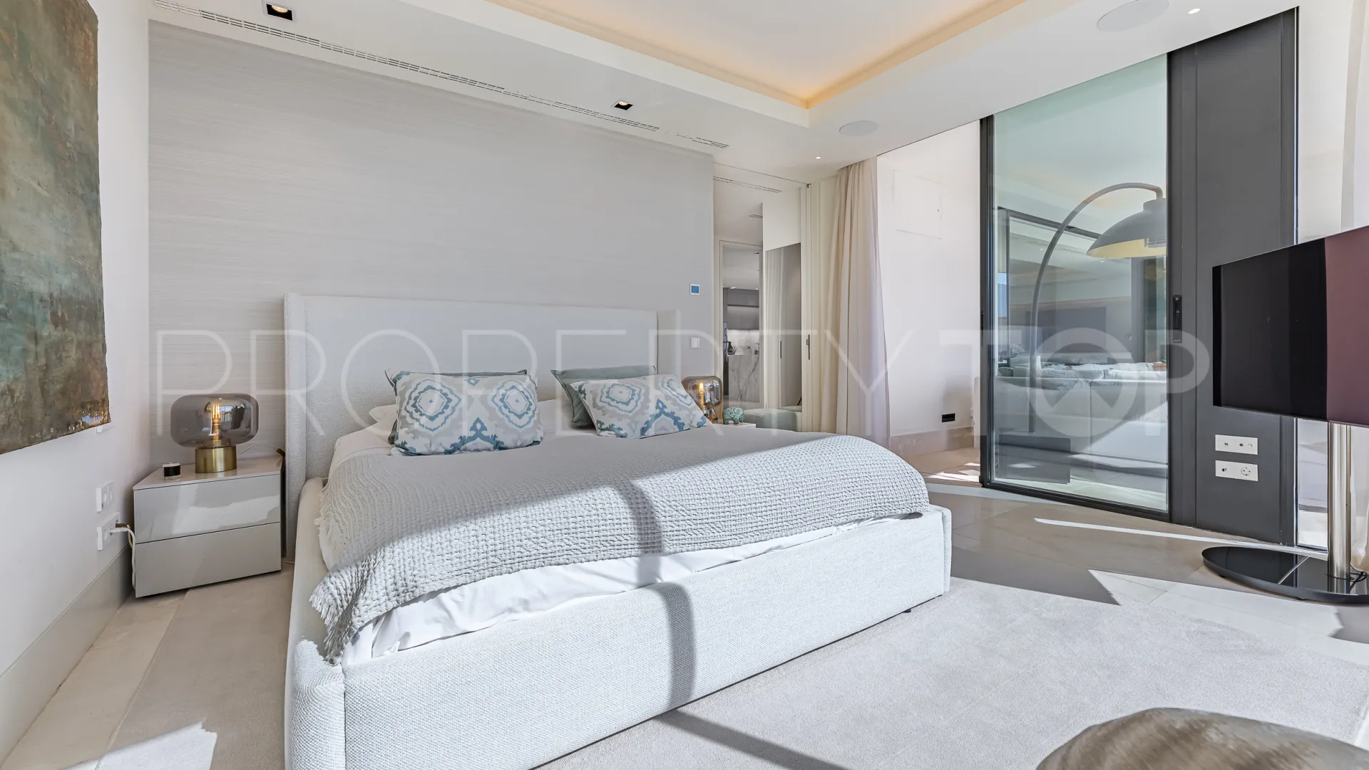 For sale 3 bedrooms apartment in Grand View