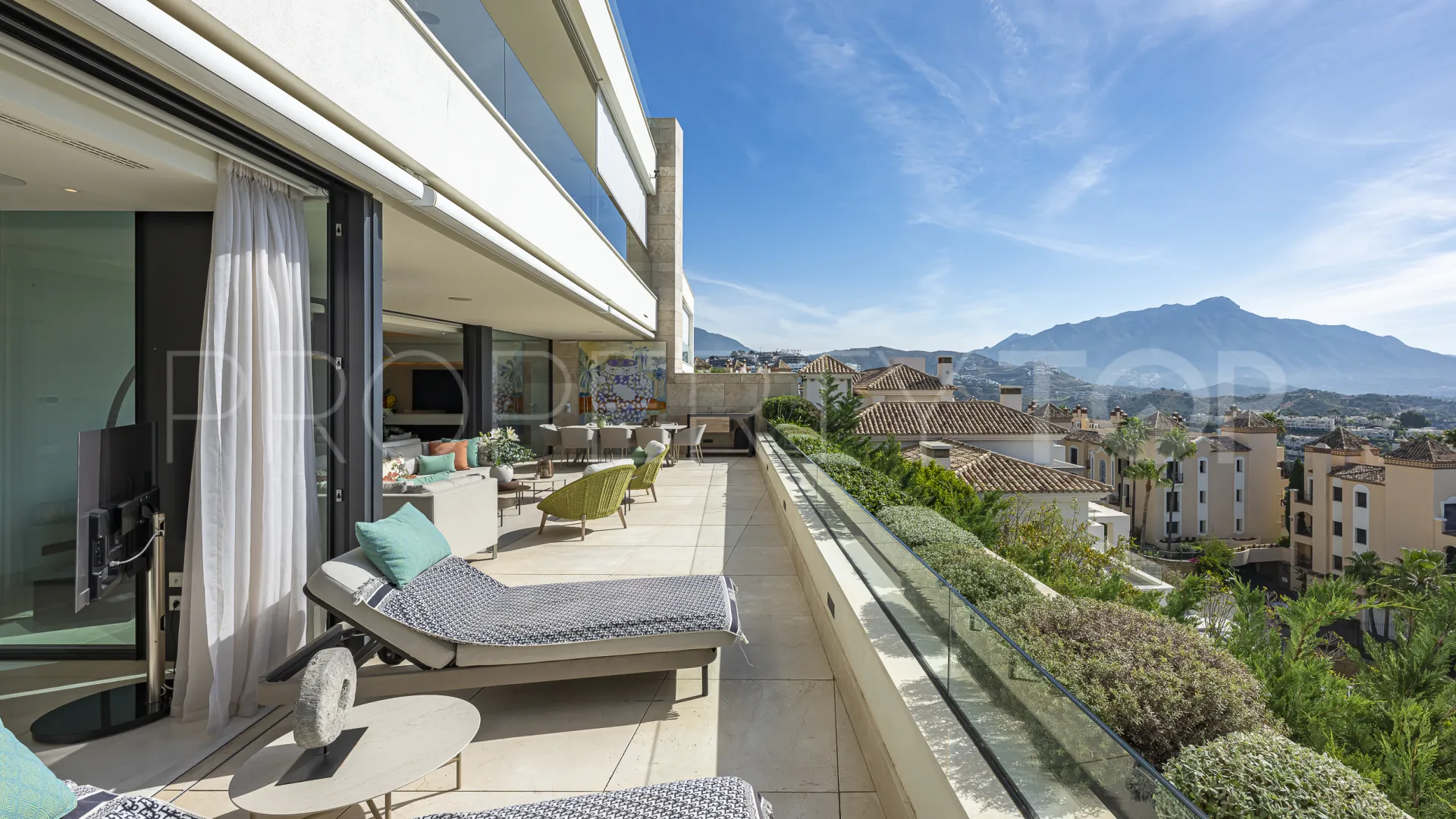 For sale 3 bedrooms apartment in Grand View