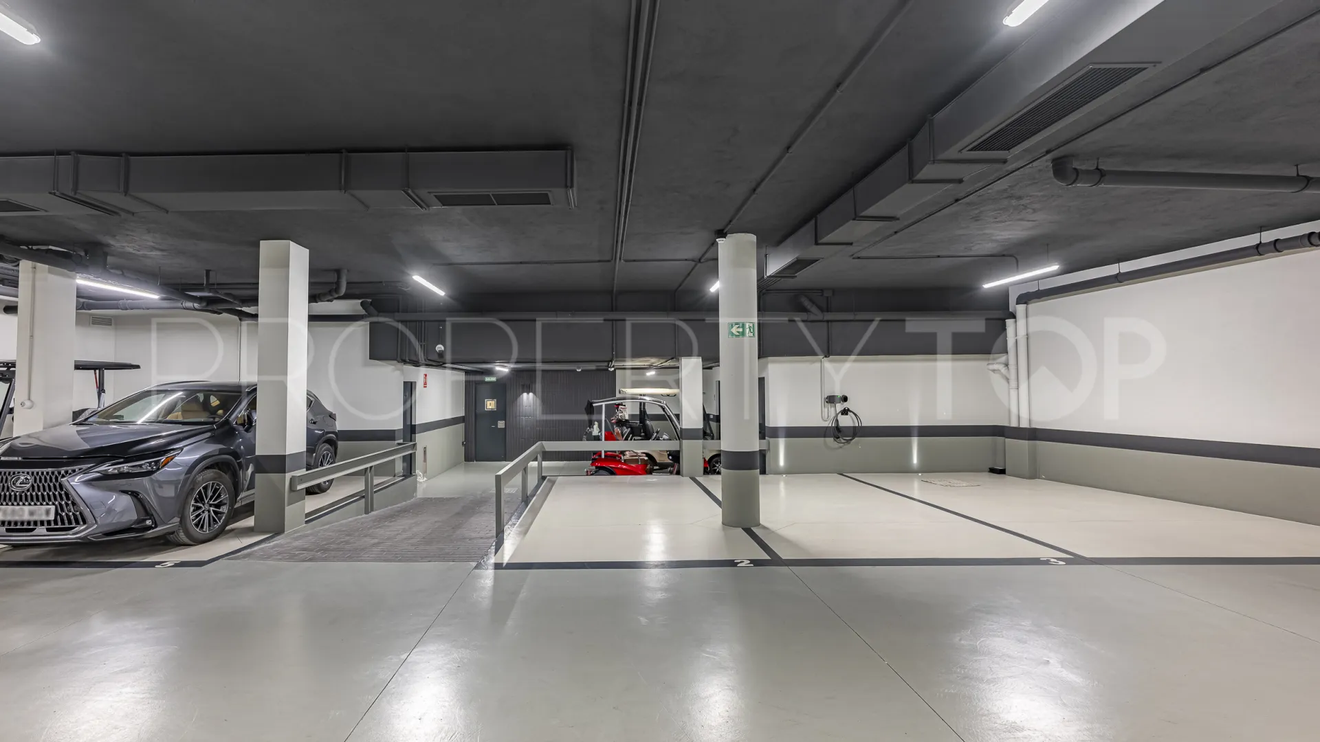 For sale 3 bedrooms apartment in Grand View