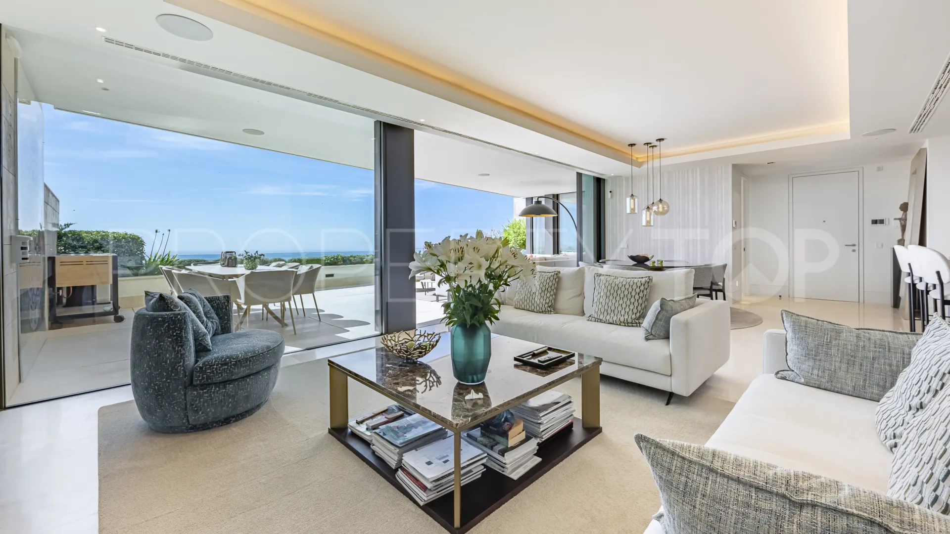 For sale 3 bedrooms apartment in Grand View