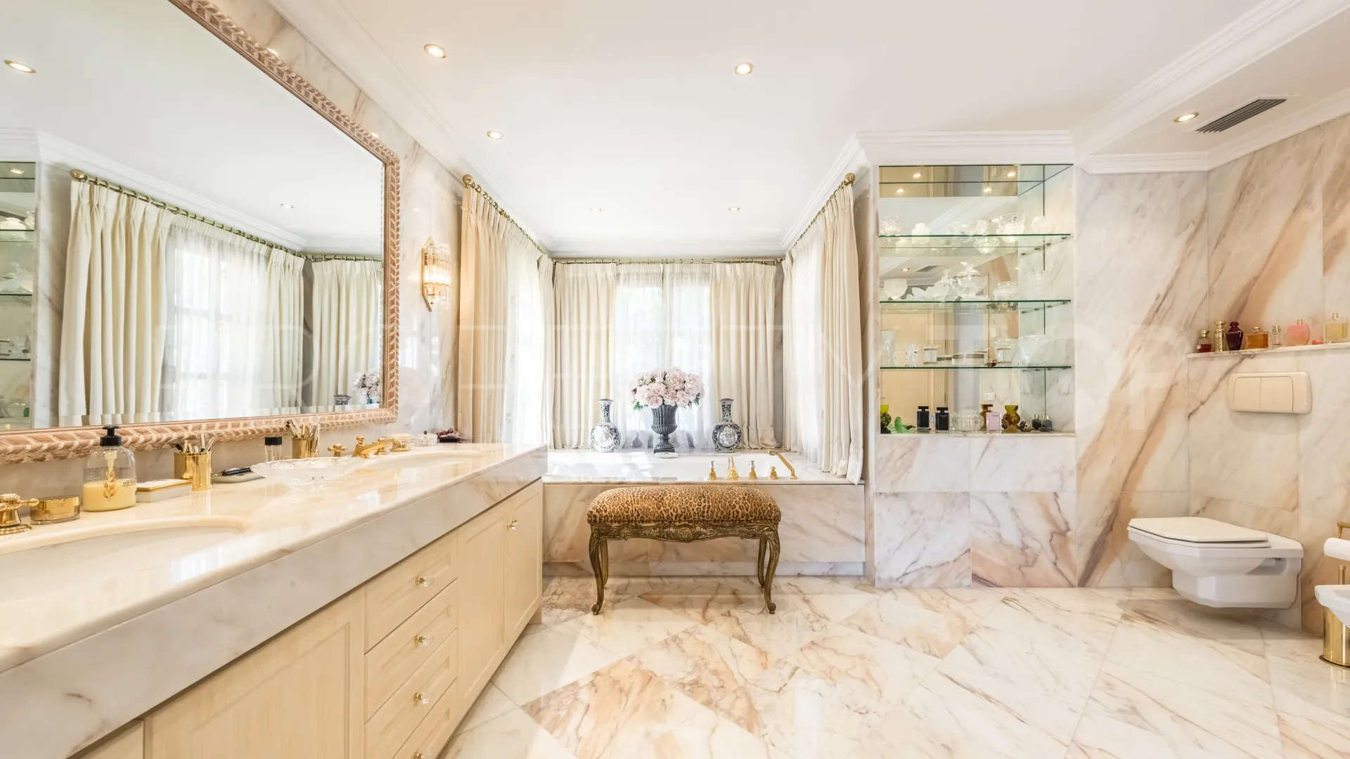 5 bedrooms villa in Las Brisas for sale