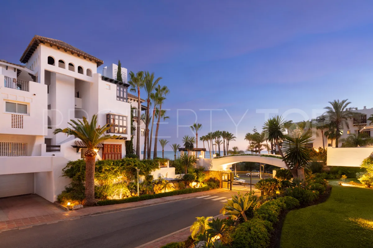 For sale apartment in Puente Romano with 3 bedrooms