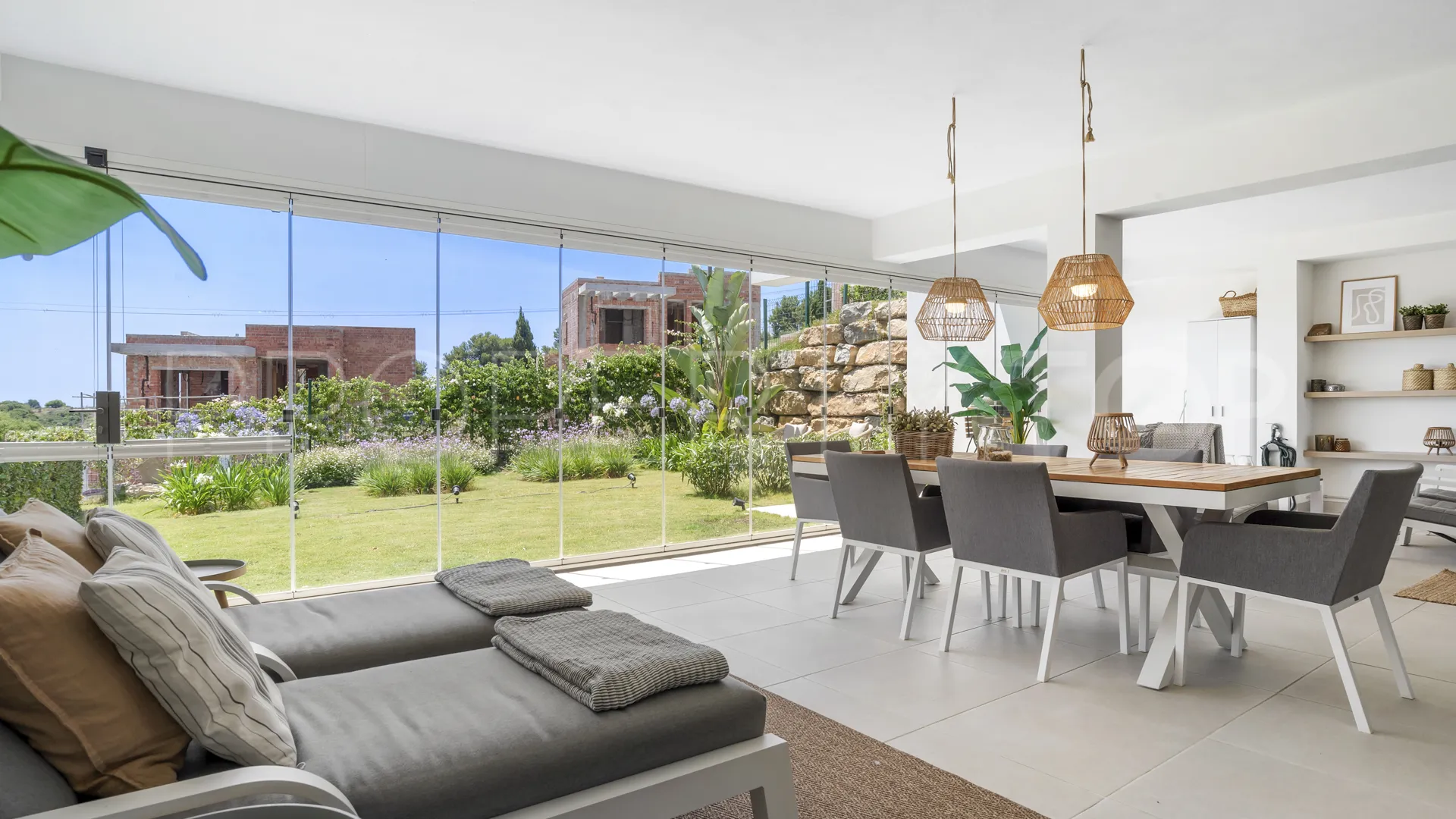 For sale ground floor apartment in Estepona Golf