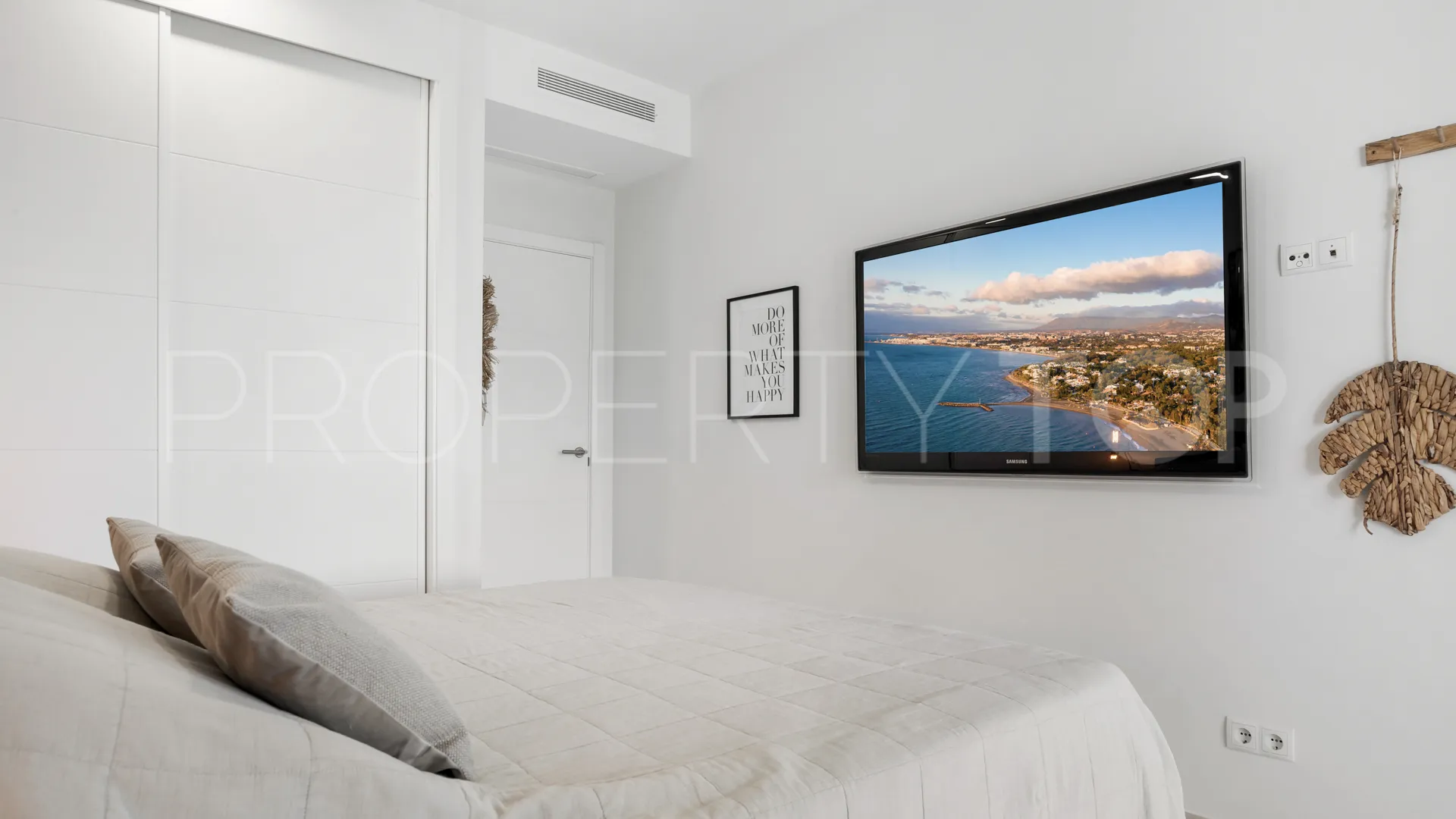 For sale ground floor apartment in Estepona Golf