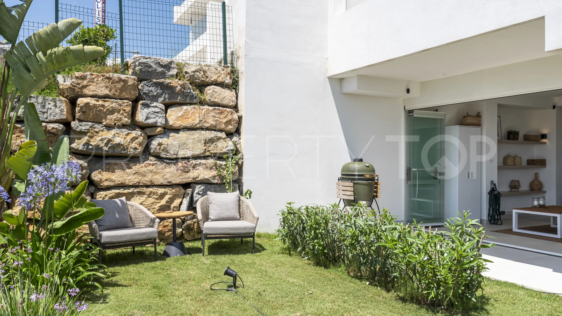 For sale ground floor apartment in Estepona Golf