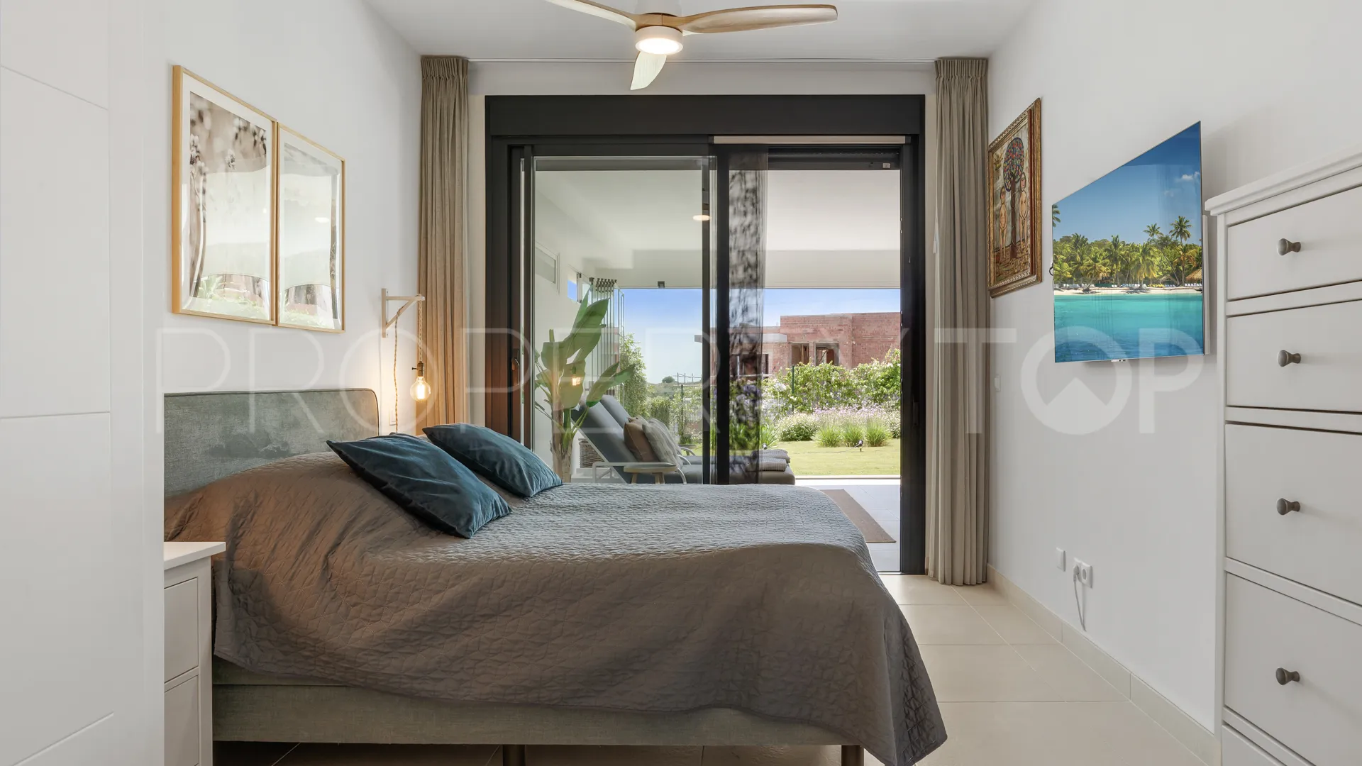 For sale ground floor apartment in Estepona Golf