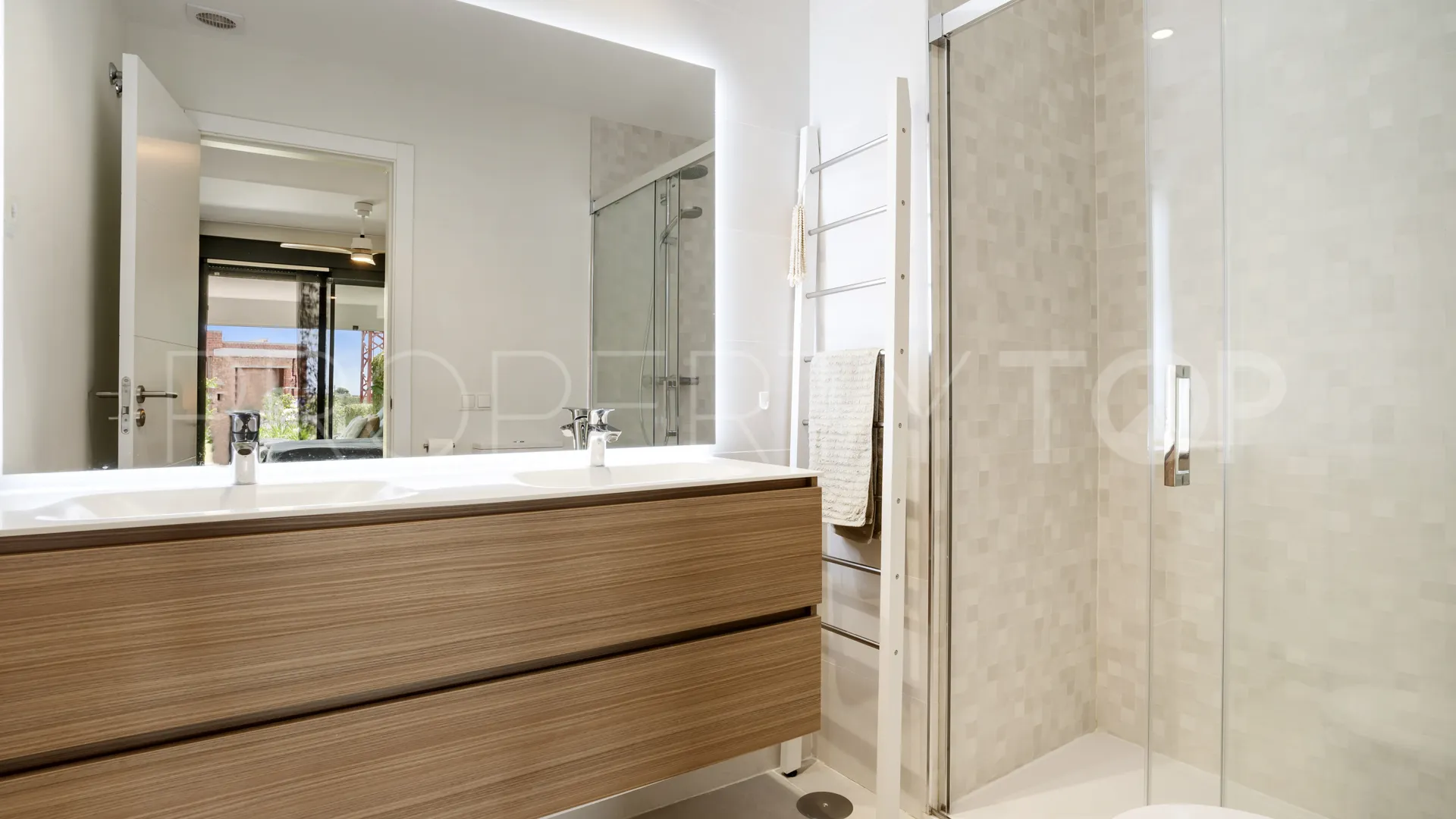 For sale ground floor apartment in Estepona Golf