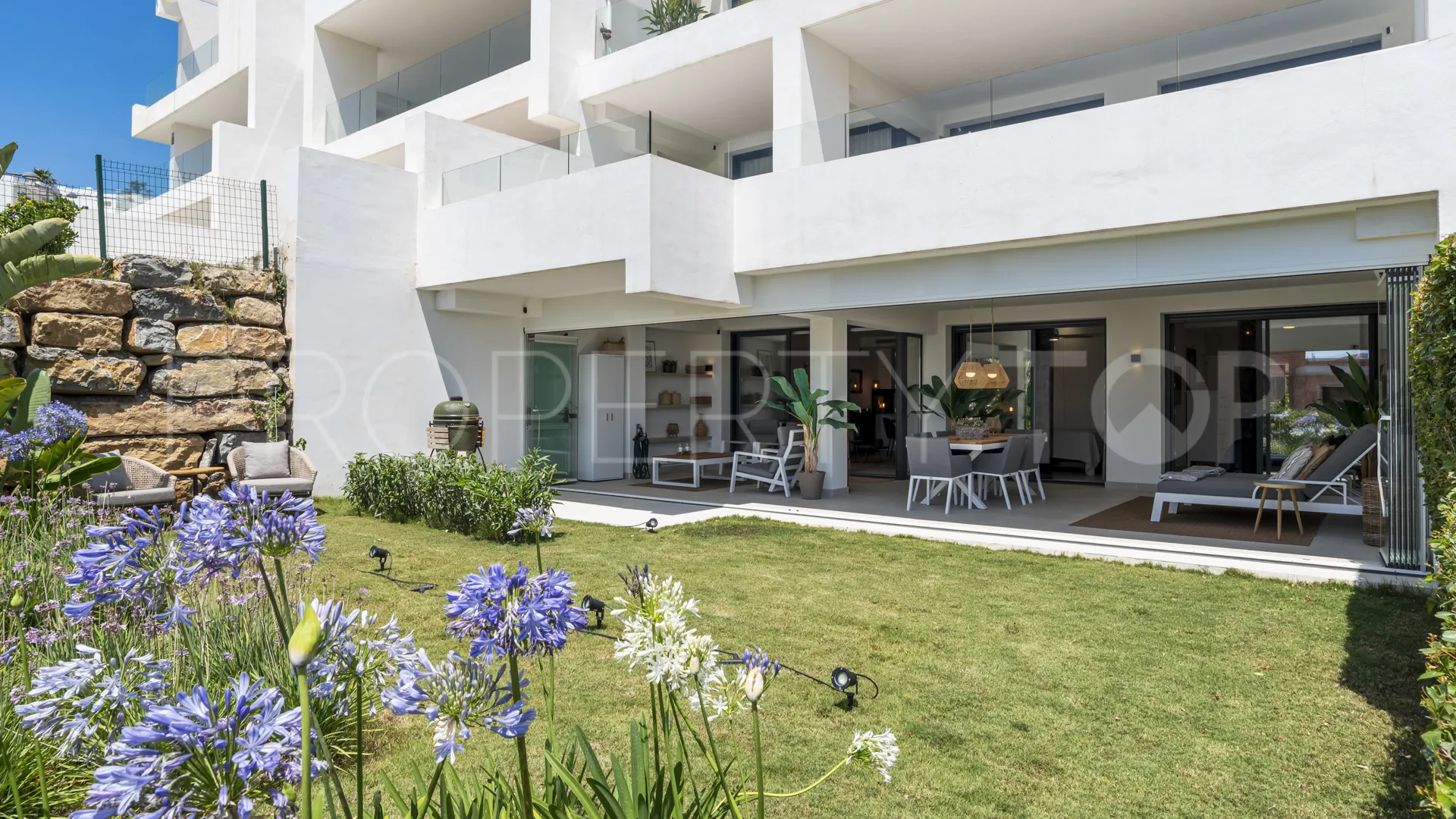 For sale ground floor apartment in Estepona Golf