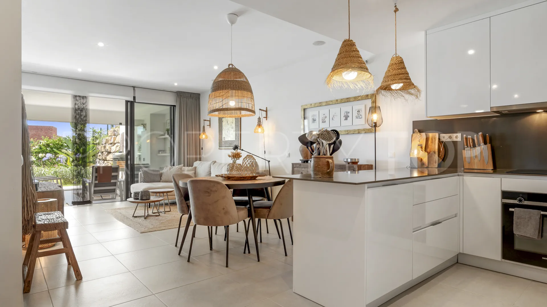 For sale ground floor apartment in Estepona Golf