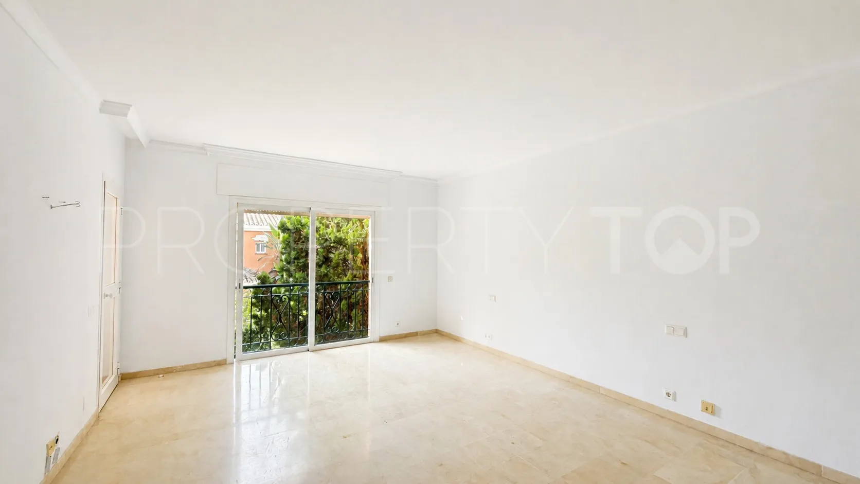 Buy Venalmar duplex penthouse with 4 bedrooms