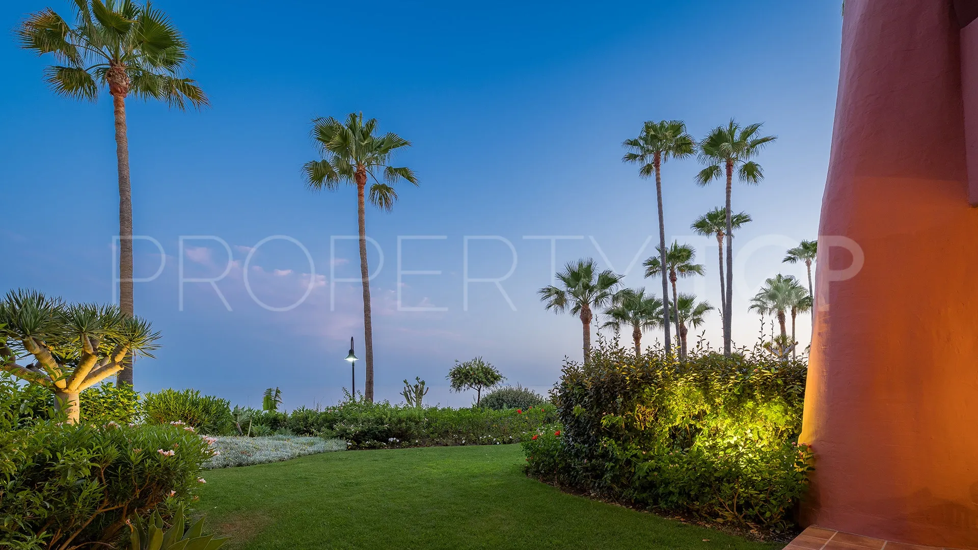 Menara Beach, apartamento planta baja a la venta