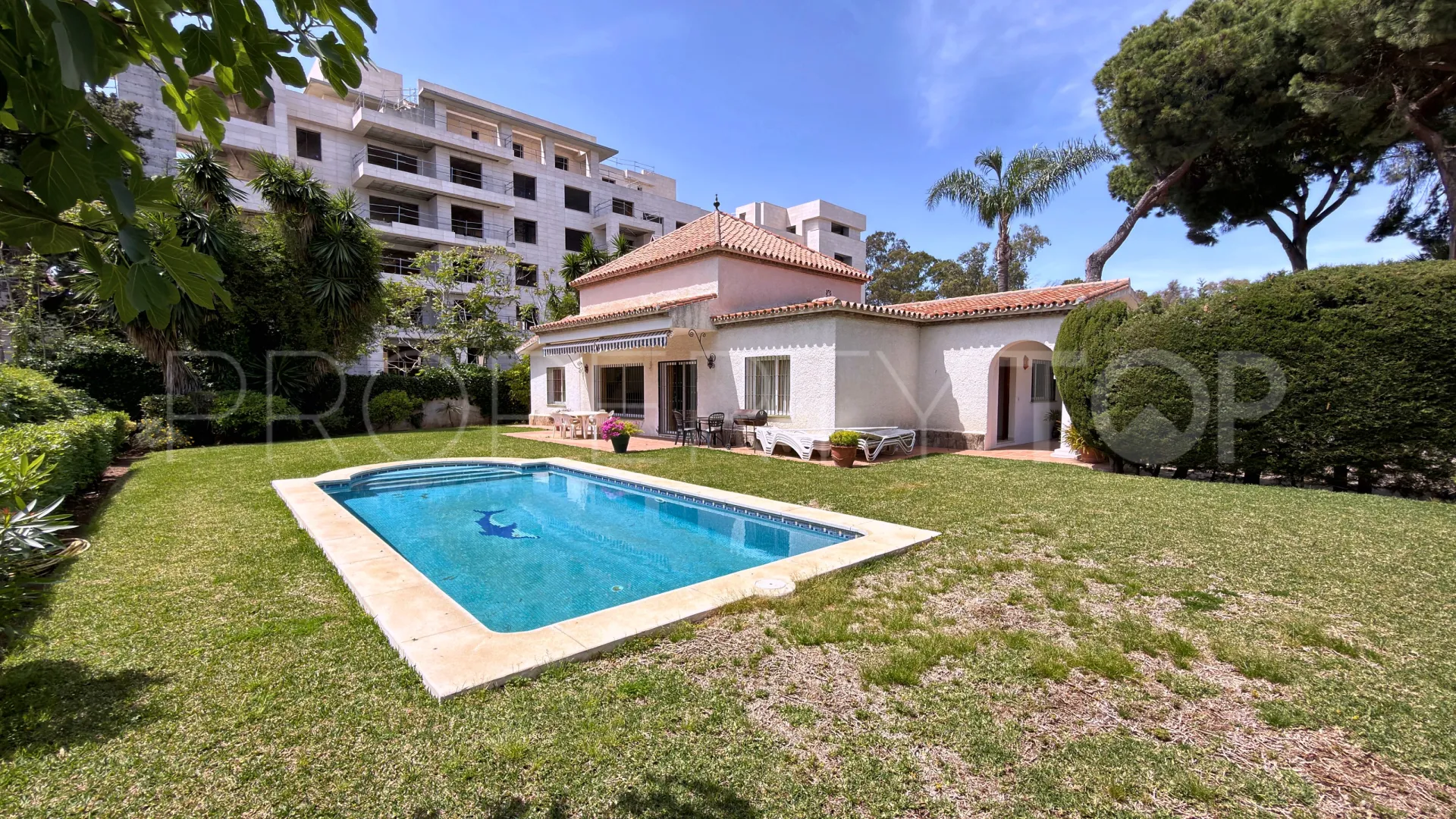 For sale 4 bedrooms villa in Benamara