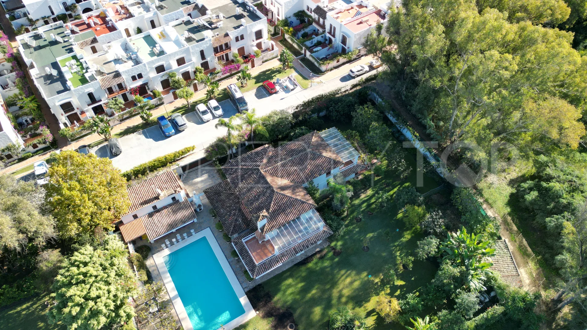 Se vende villa de 5 dormitorios en Guadalmansa Playa