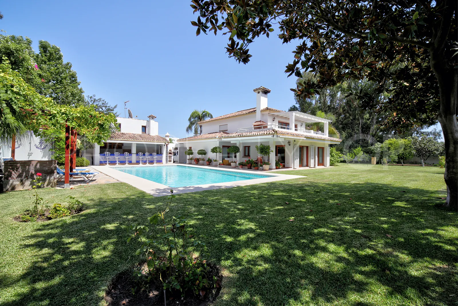 Se vende villa de 5 dormitorios en Guadalmansa Playa