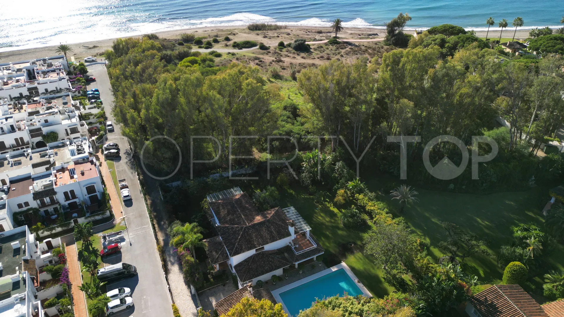 Se vende villa de 5 dormitorios en Guadalmansa Playa