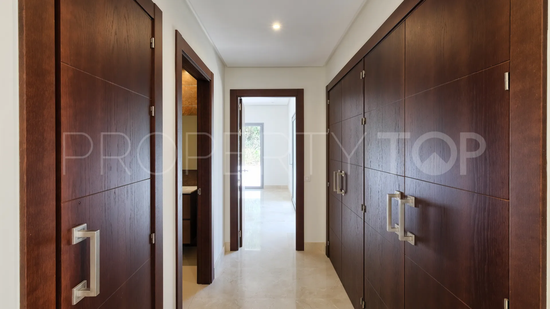 Villa for sale in Puerto del Capitan with 4 bedrooms