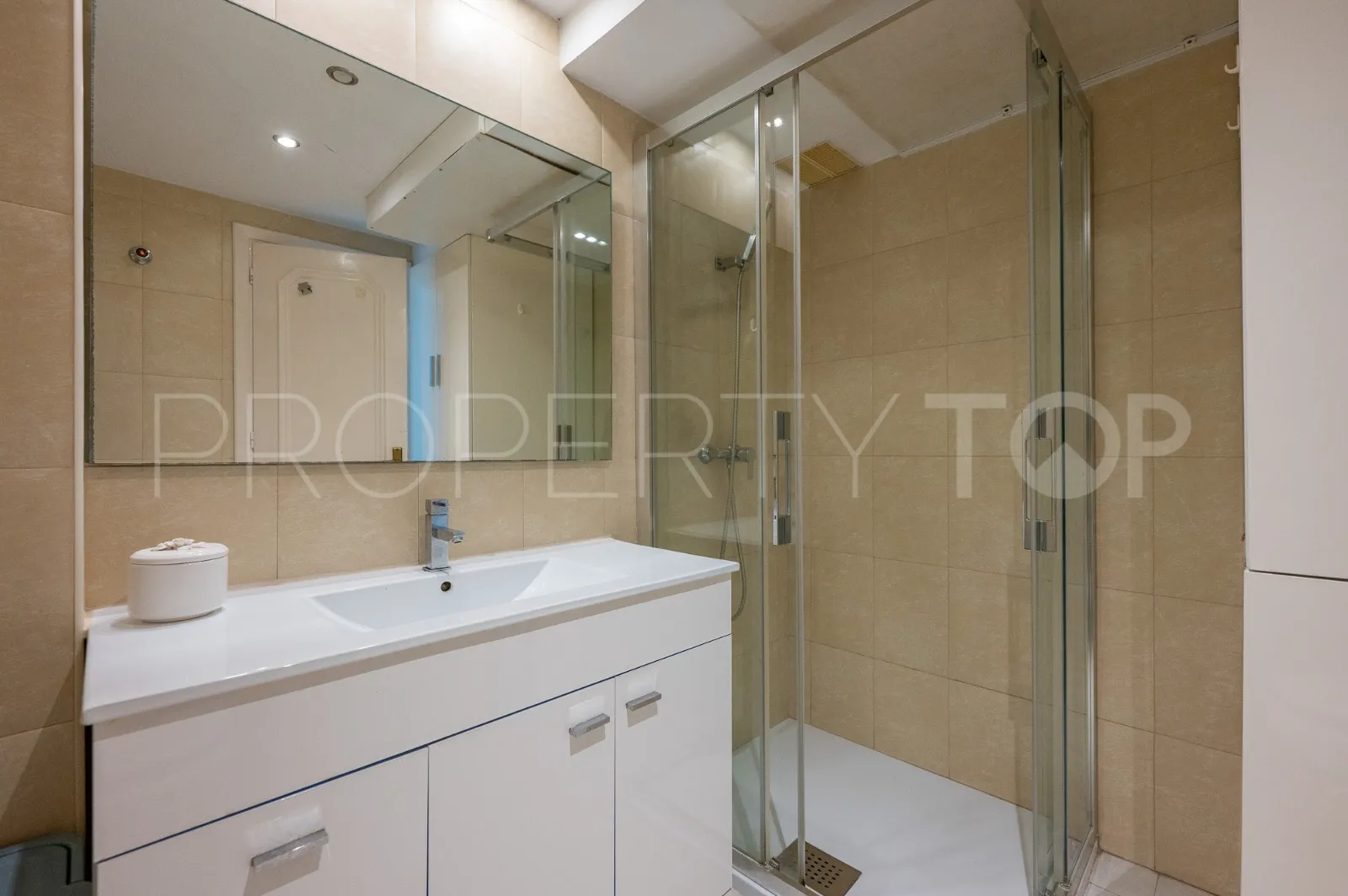 Apartment for sale in Miraflores with 2 bedrooms