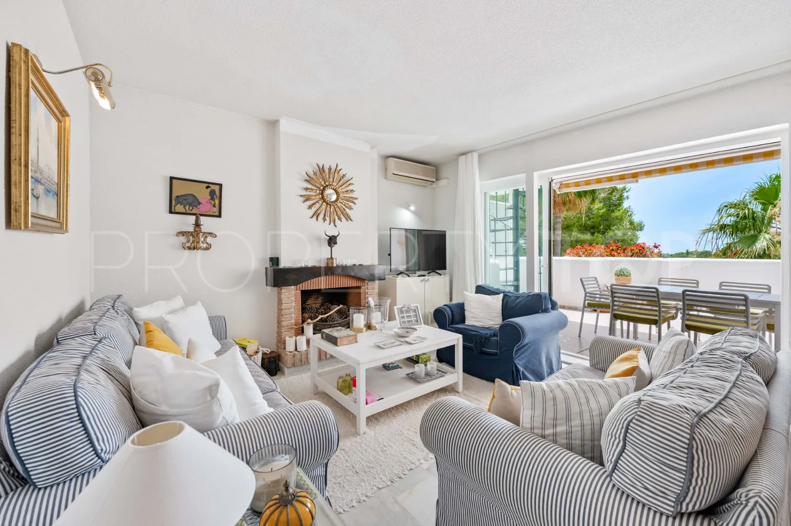 Duplex penthouse in Sitio de Calahonda for sale