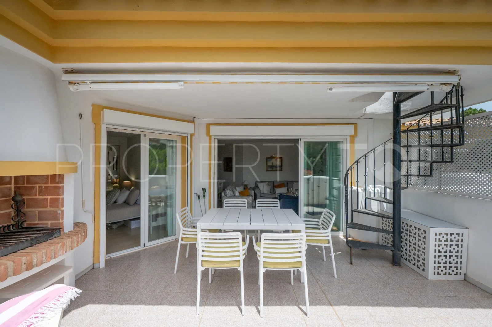 Duplex penthouse in Sitio de Calahonda for sale