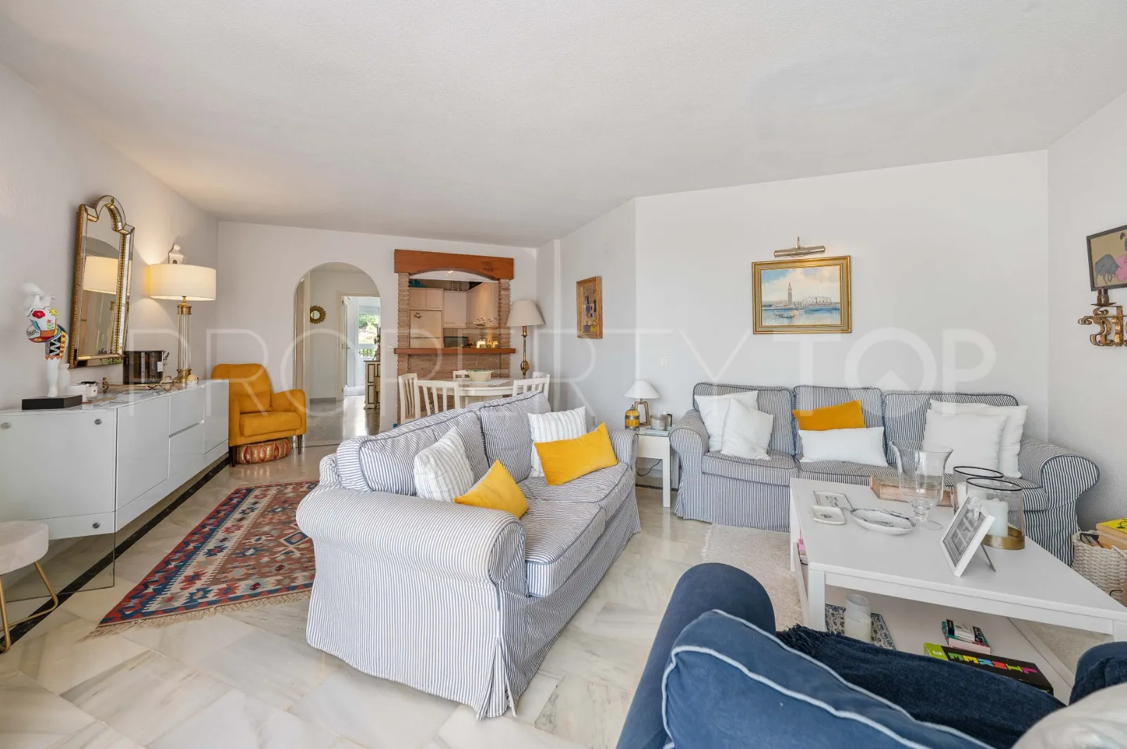Duplex penthouse in Sitio de Calahonda for sale