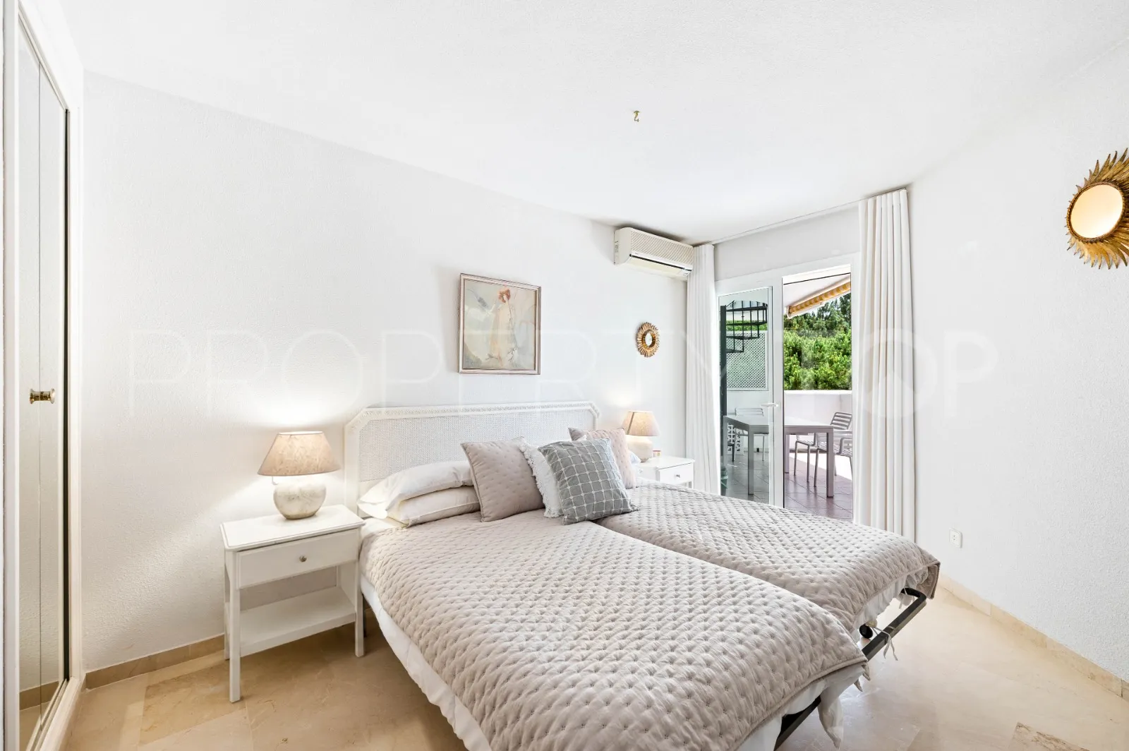Duplex penthouse in Sitio de Calahonda for sale