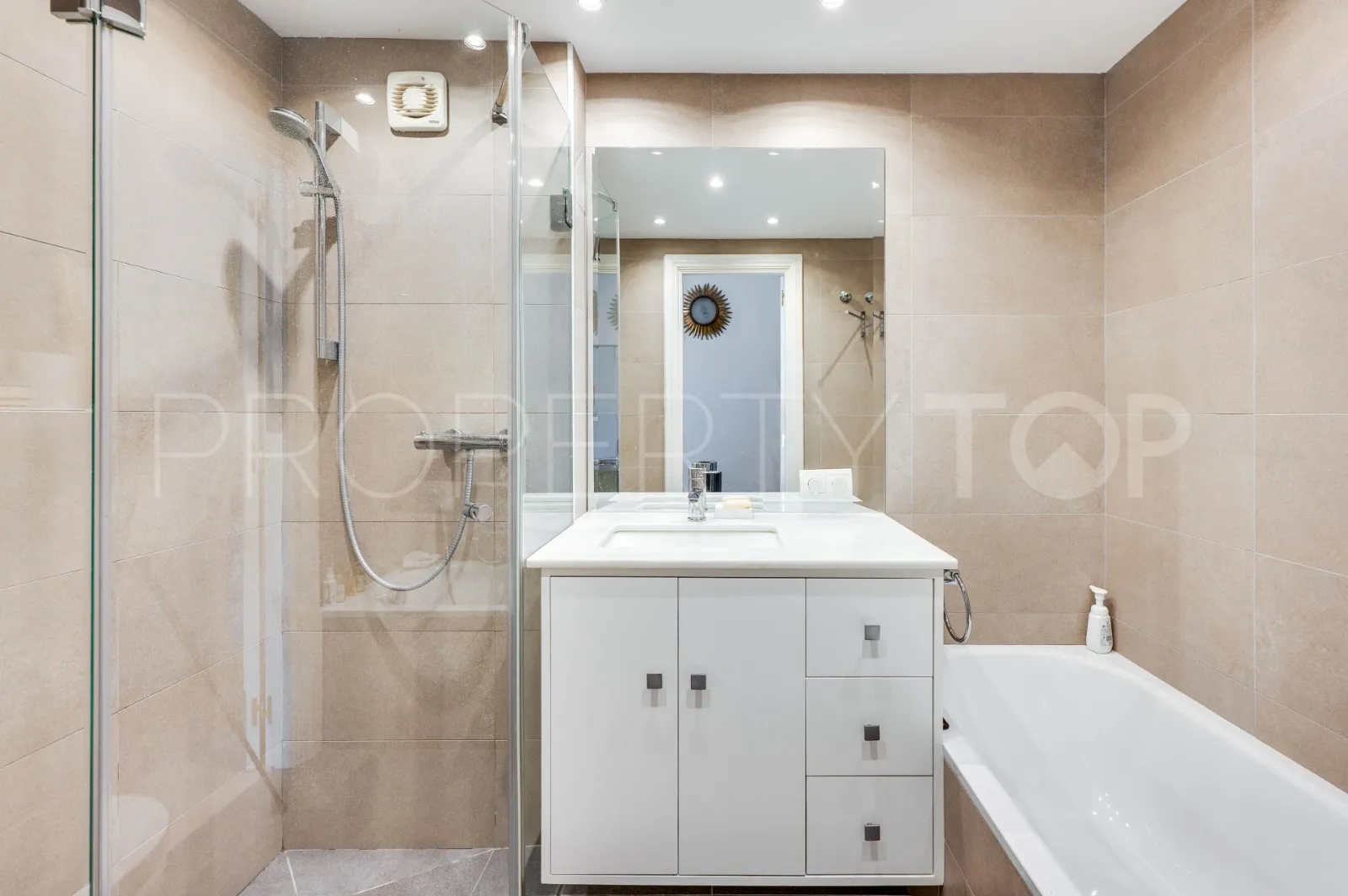 Duplex penthouse in Sitio de Calahonda for sale