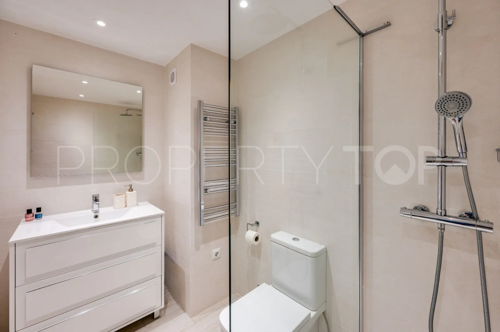 Duplex penthouse in Sitio de Calahonda for sale