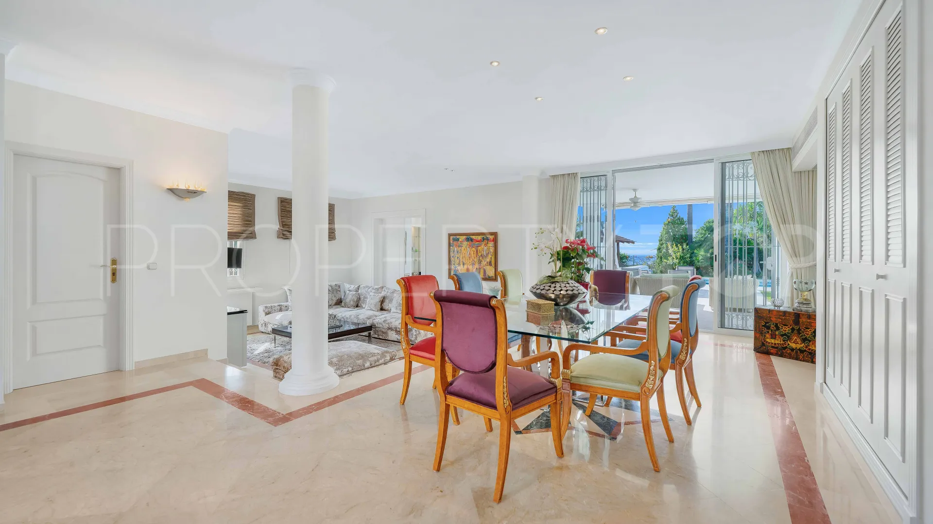 For sale house in Elviria with 5 bedrooms