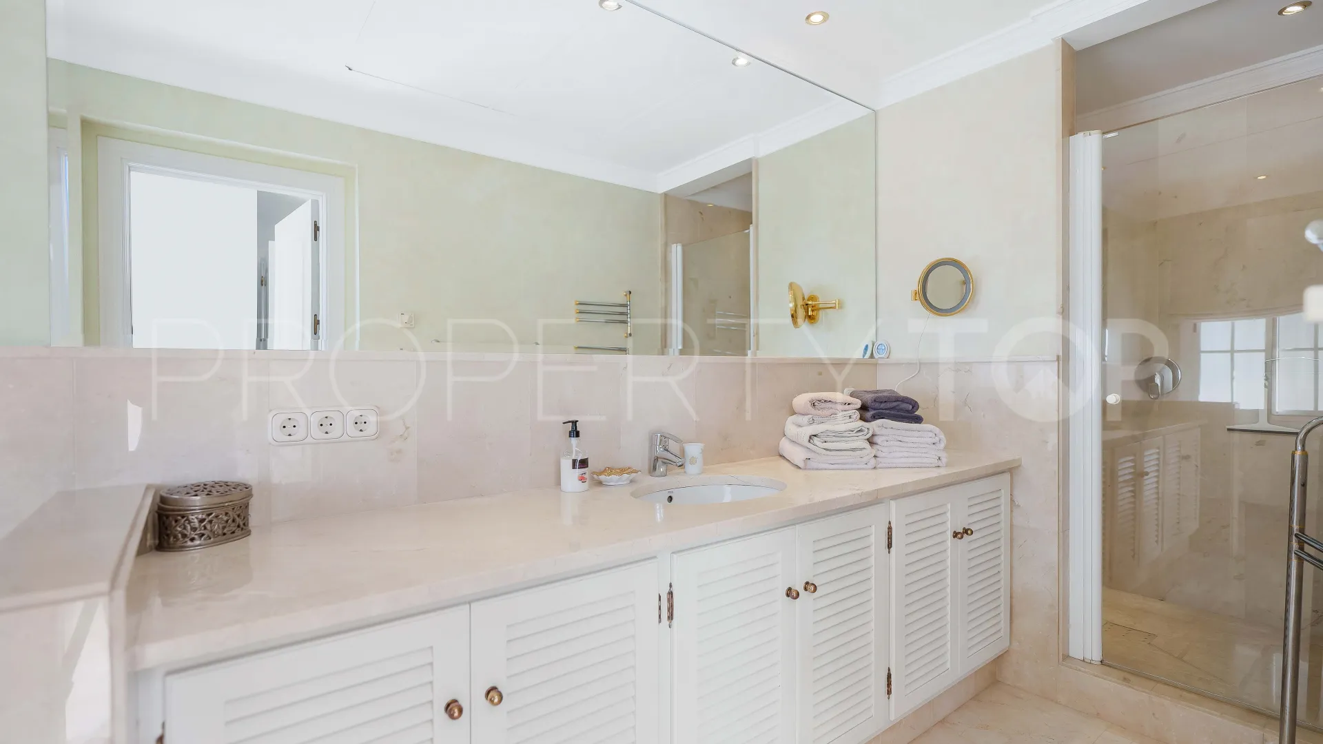 For sale house in Elviria with 5 bedrooms