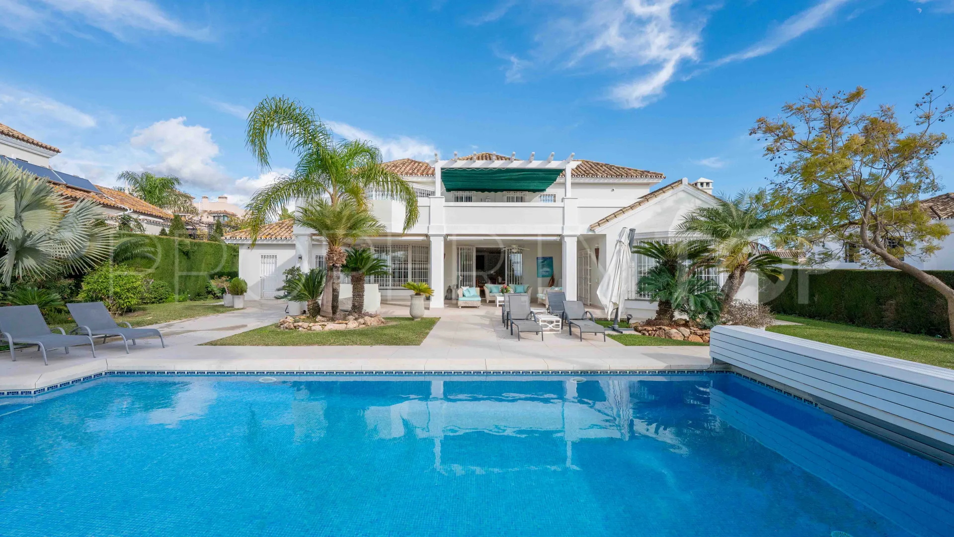 For sale house in Elviria with 5 bedrooms