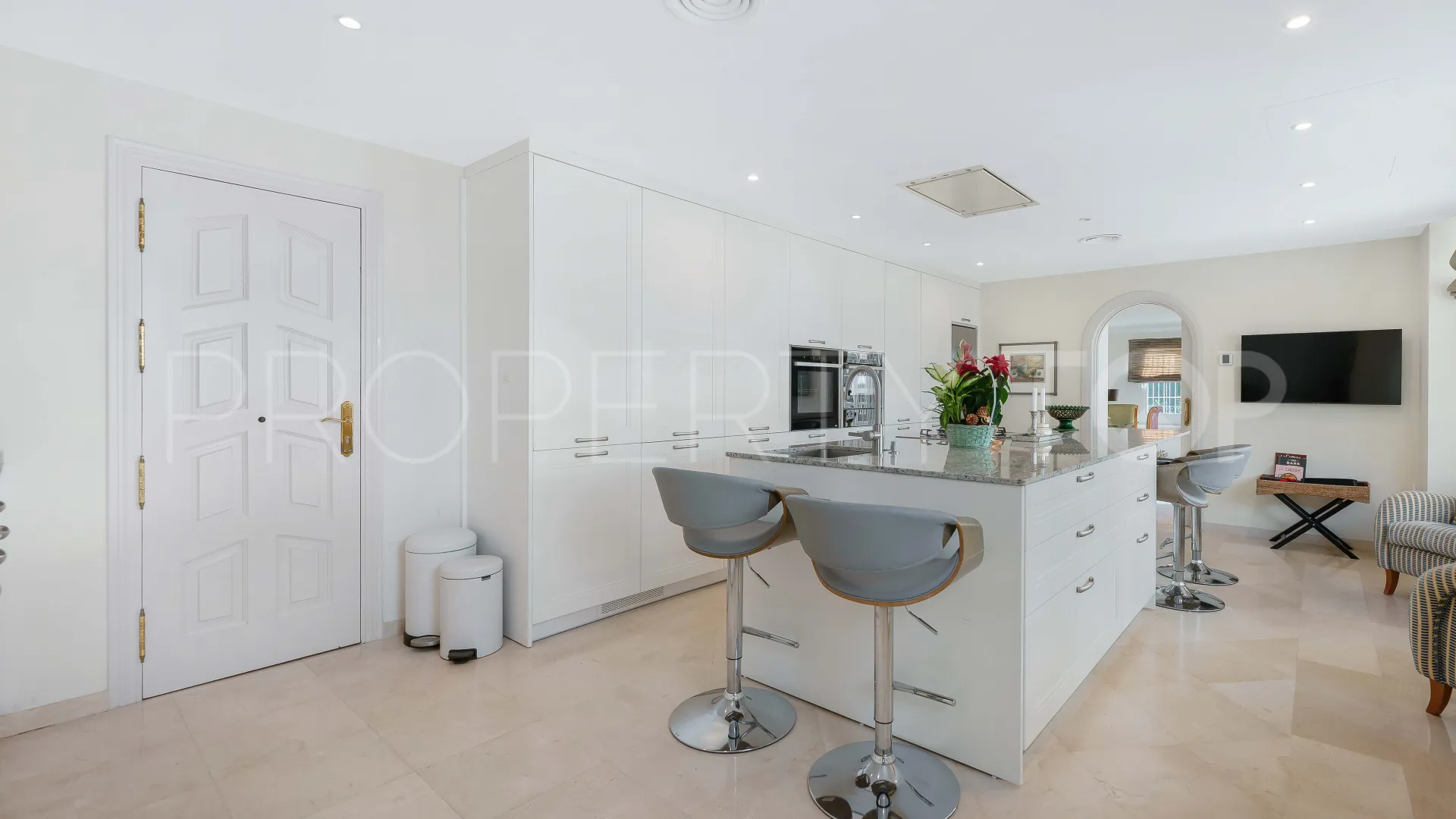 For sale house in Elviria with 5 bedrooms