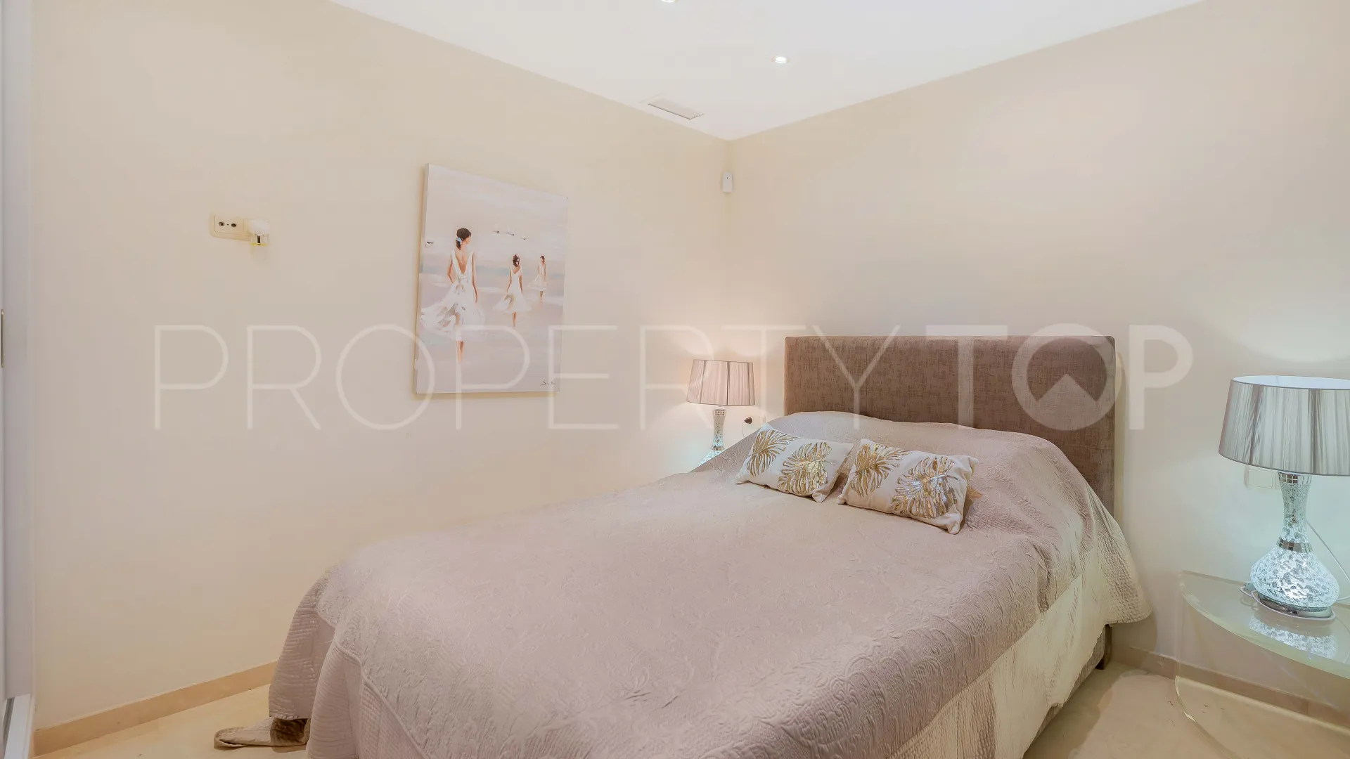 For sale house in Elviria with 5 bedrooms