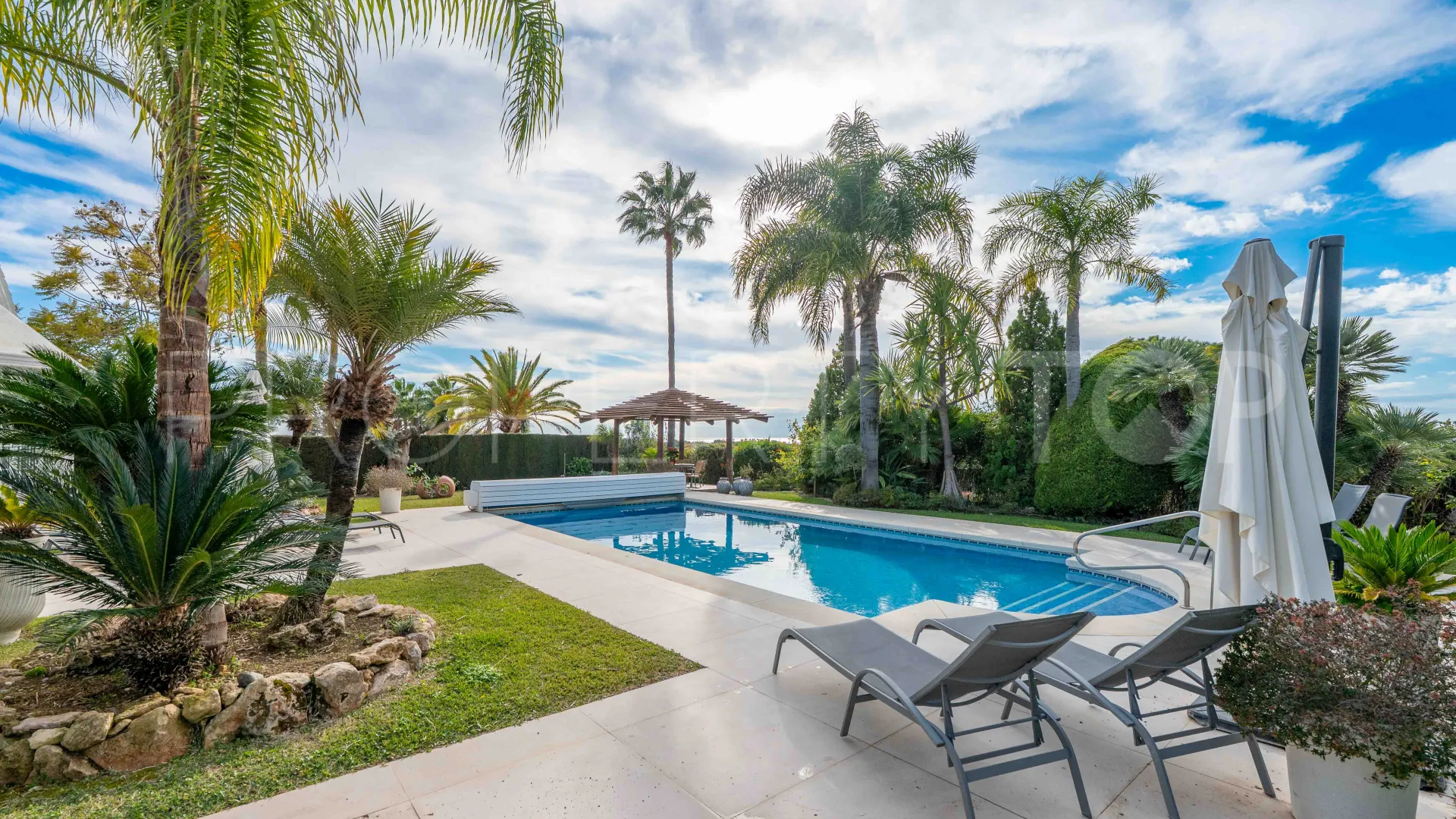 For sale house in Elviria with 5 bedrooms