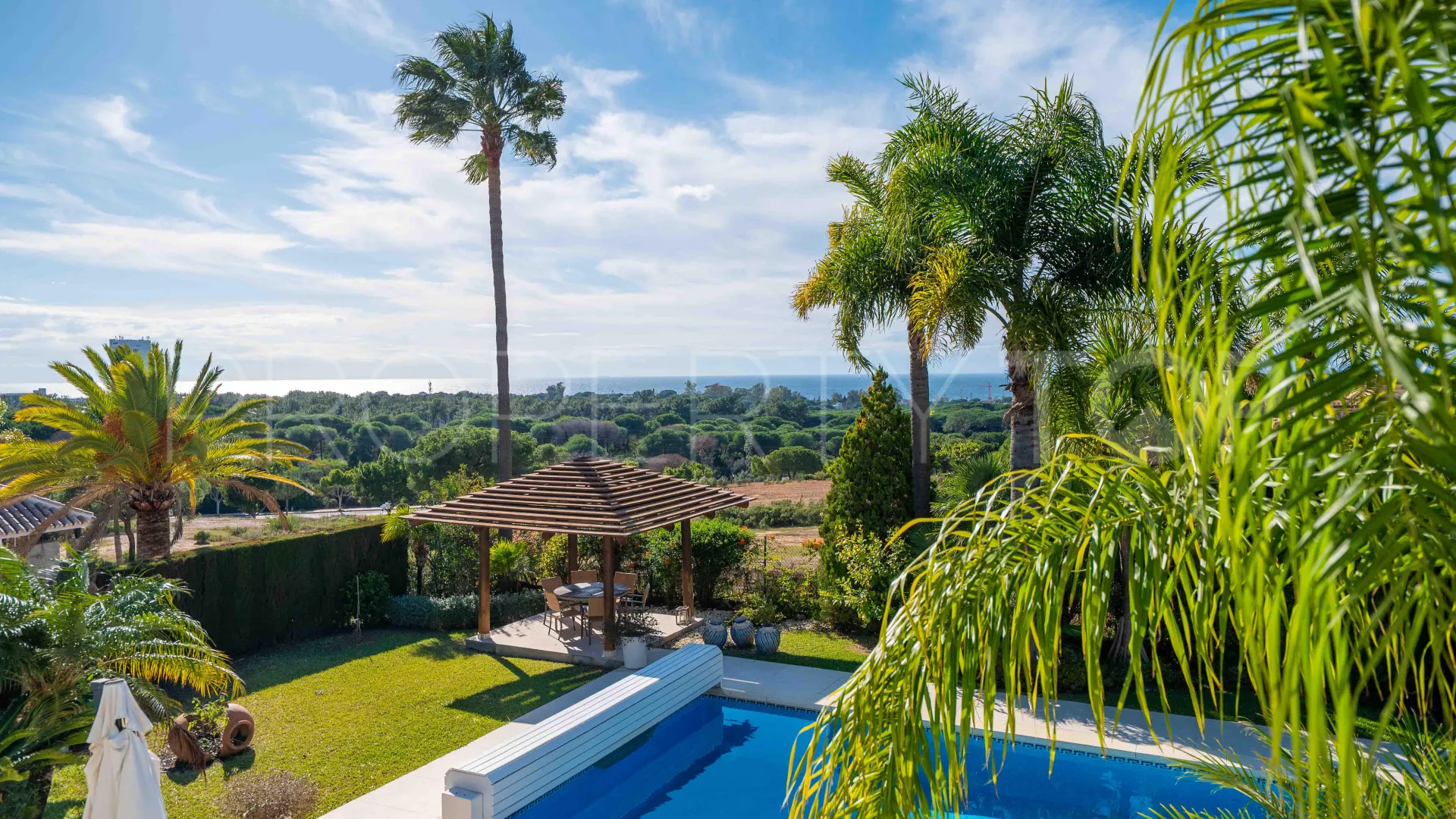 For sale house in Elviria with 5 bedrooms