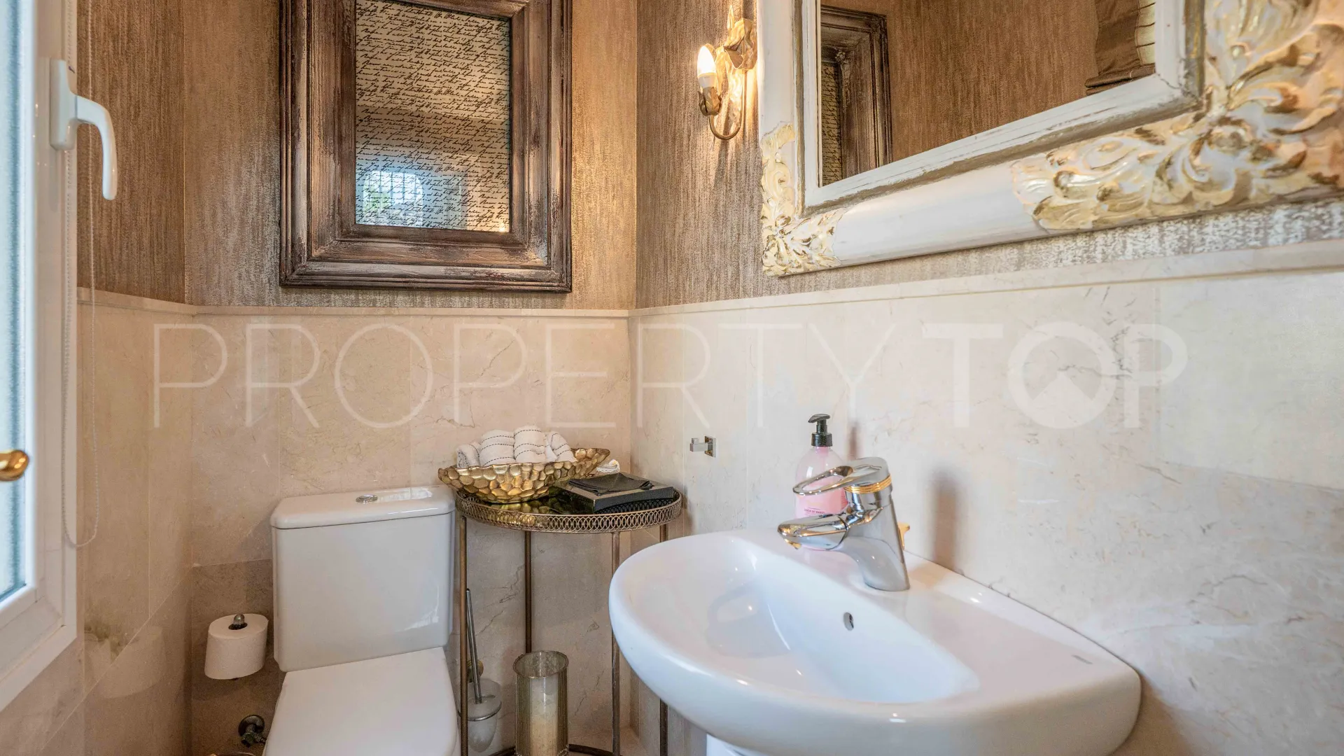 For sale house in Elviria with 5 bedrooms