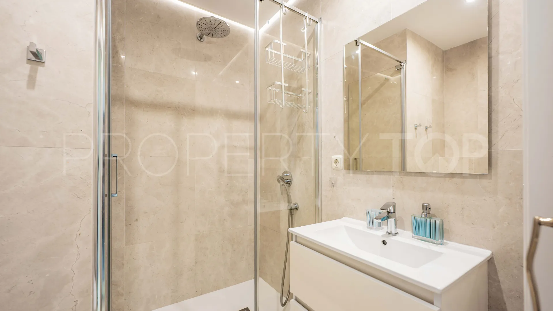 For sale house in Elviria with 5 bedrooms