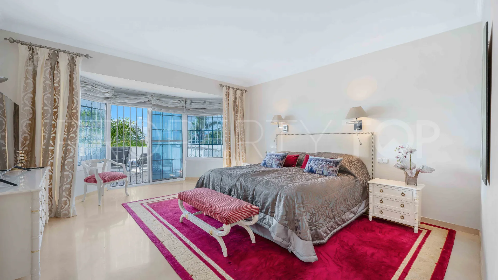 For sale house in Elviria with 5 bedrooms