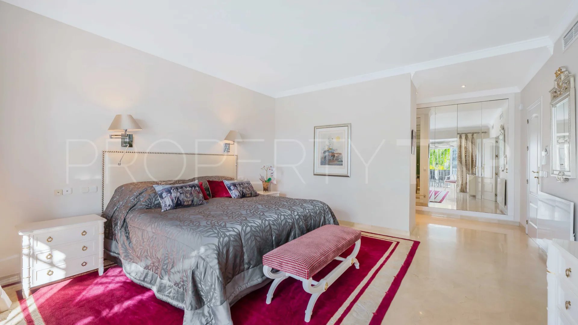 For sale house in Elviria with 5 bedrooms