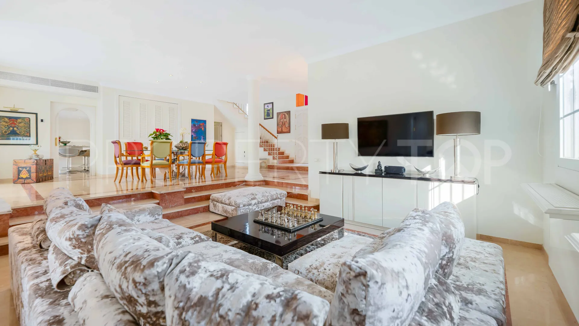 For sale house in Elviria with 5 bedrooms