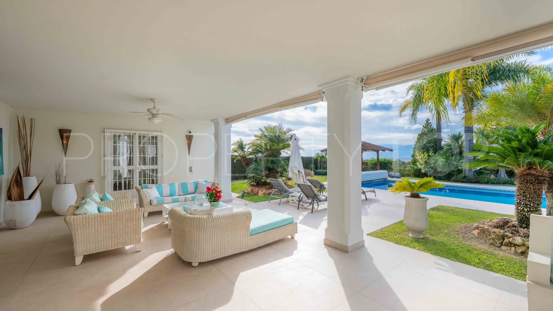 For sale house in Elviria with 5 bedrooms