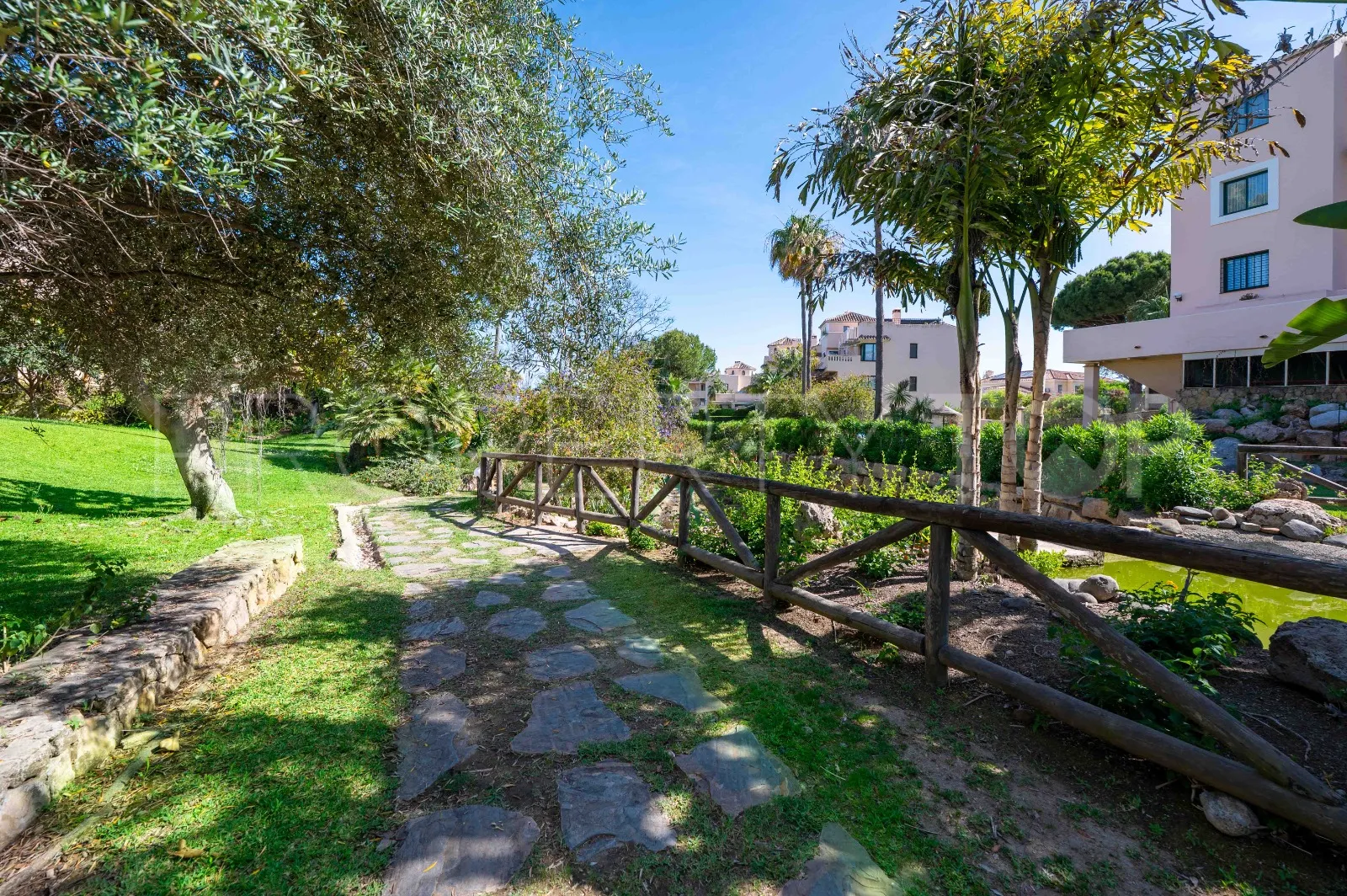 Buy apartment in El Manantial de Santa Maria Golf